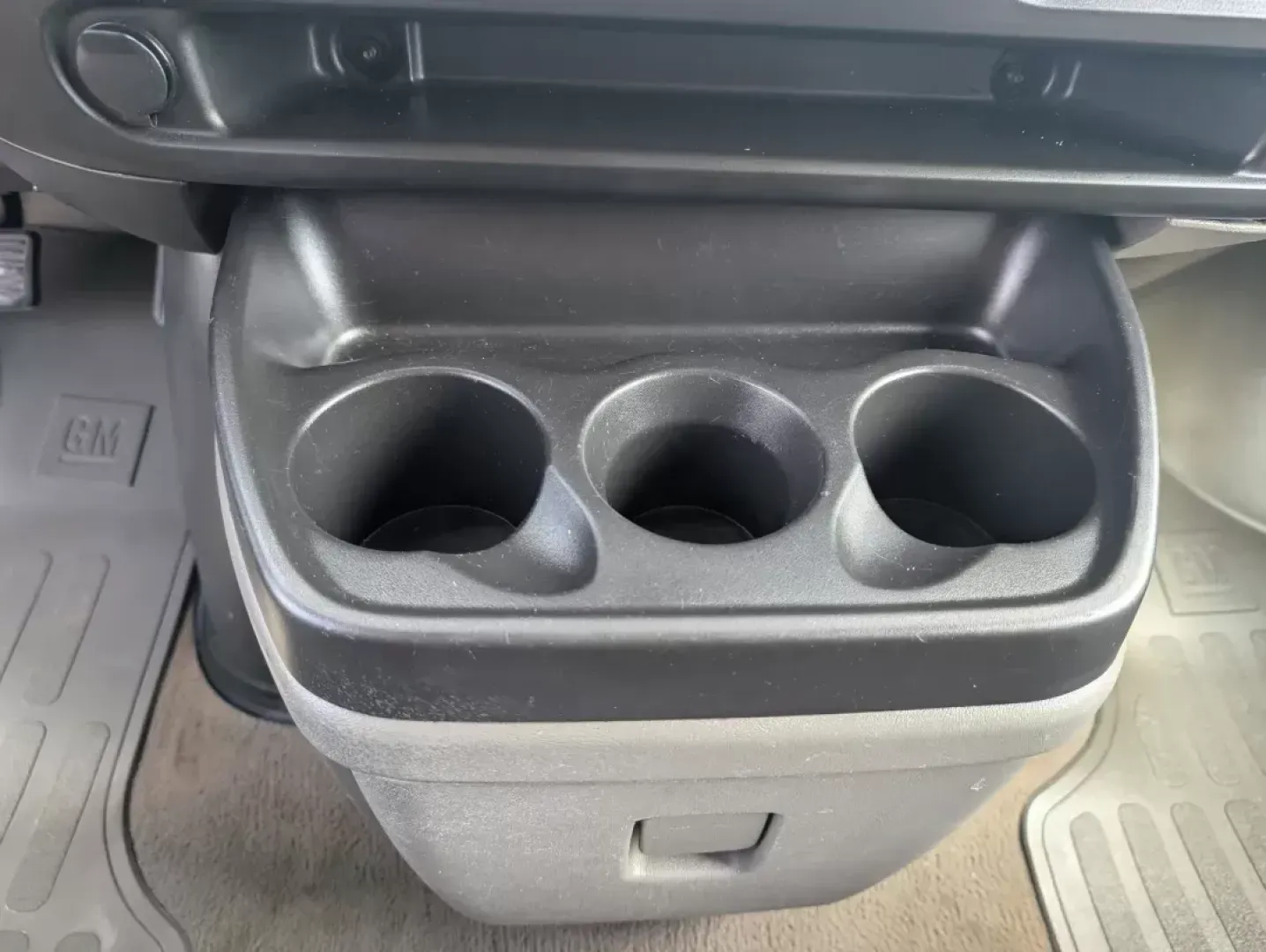 2006 /Medium Dark Pewter Chevrolet Express Passenger (1GAHG39U661) with an Gas V8 6.0L/364 engine, 4-Speed Automatic w/OD HD transmission, located at 3959 U.S. 80 W, Phenix City, AL, 36870, (334) 297-4885, 32.469296, -85.135185 - 2006 Chevrolet Express Passenger - Photo#16