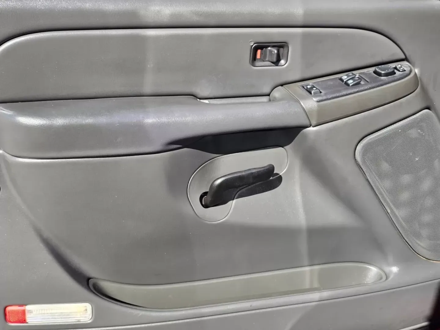 2006 /Dark Charcoal Chevrolet Silverado 1500 LT1 (1GCEC19V66Z) with an Other engine, located at 521 Old Farm Lane Rd, Prattville, AL, 36066, (334) 325-1505, 32.482460, -86.416367 - **Unleash Your Adventurous Spirit with the 2006 Chevrolet Silverado 1500 LT1!** <br /> <br /> Are you looking for a rugged and reliable pickup that's perfect for both work and play? Look no further than this stunning **2006 Chevrolet Silverado 1500 LT1**, available now at Gils Auto in Prattville, AL - Photo#9