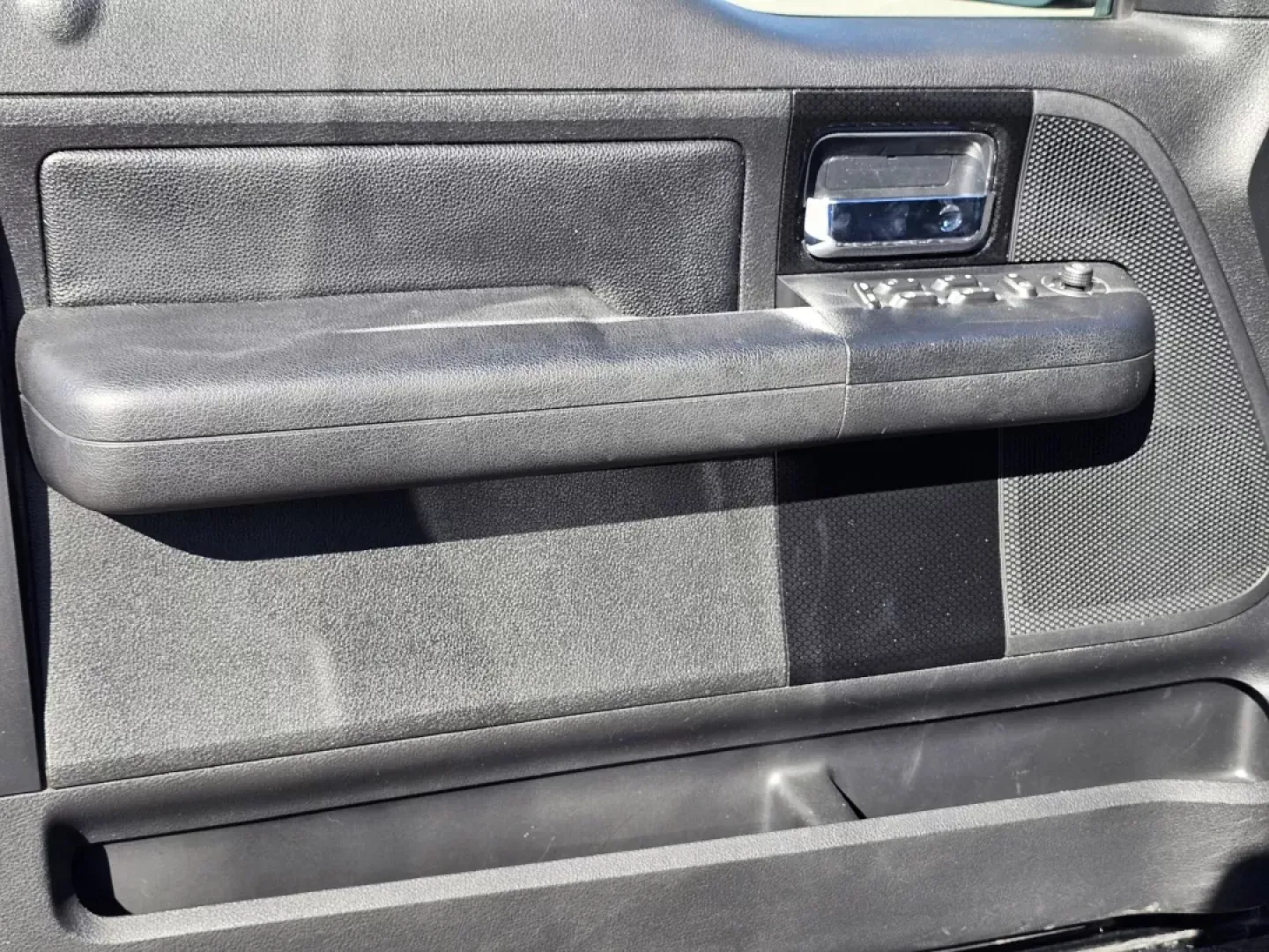 2006 Ford F-150 Harley-Davidson (1FTRX12526F) with an Other engine, located at 521 Old Farm Lane Rd, Prattville, AL, 36066, (334) 325-1505, 32.482460, -86.416367 - **Unleash Your Adventures with the 2006 Ford F-150 Extended Cab Pickup from Gils Auto - Prattville!**<br /> <br /> Are you ready to elevate your outdoor adventures or enhance your daily commute? The 2006 Ford F-150 Extended Cab Pickup is more than just a vehicle; it's your ticket to freedom and flex - Photo#9