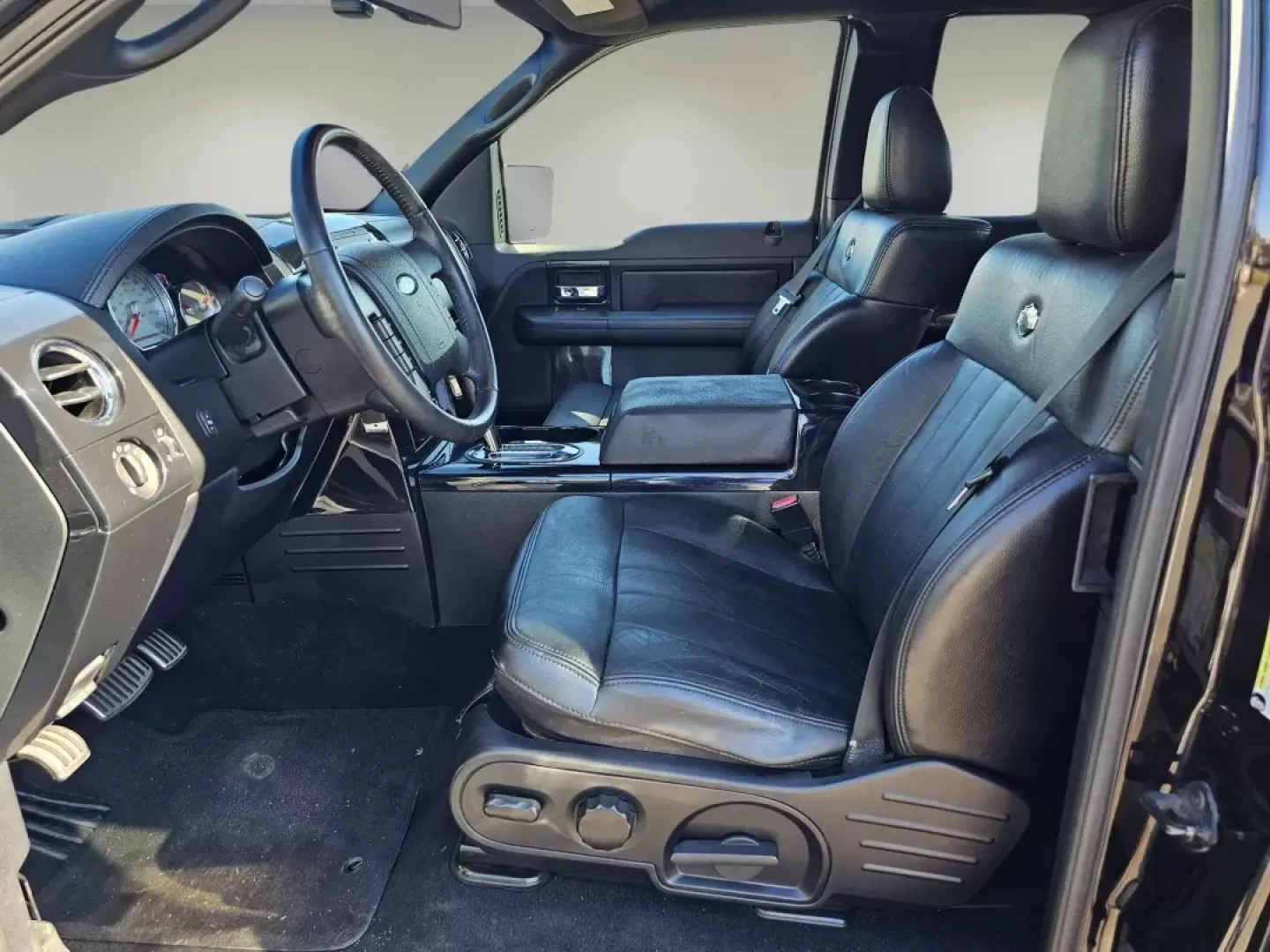 2006 Ford F-150 Harley-Davidson (1FTRX12526F) with an Other engine, located at 521 Old Farm Lane Rd, Prattville, AL, 36066, (334) 325-1505, 32.482460, -86.416367 - **Unleash Your Adventures with the 2006 Ford F-150 Extended Cab Pickup from Gils Auto - Prattville!**<br /> <br /> Are you ready to elevate your outdoor adventures or enhance your daily commute? The 2006 Ford F-150 Extended Cab Pickup is more than just a vehicle; it's your ticket to freedom and flex - Photo#10