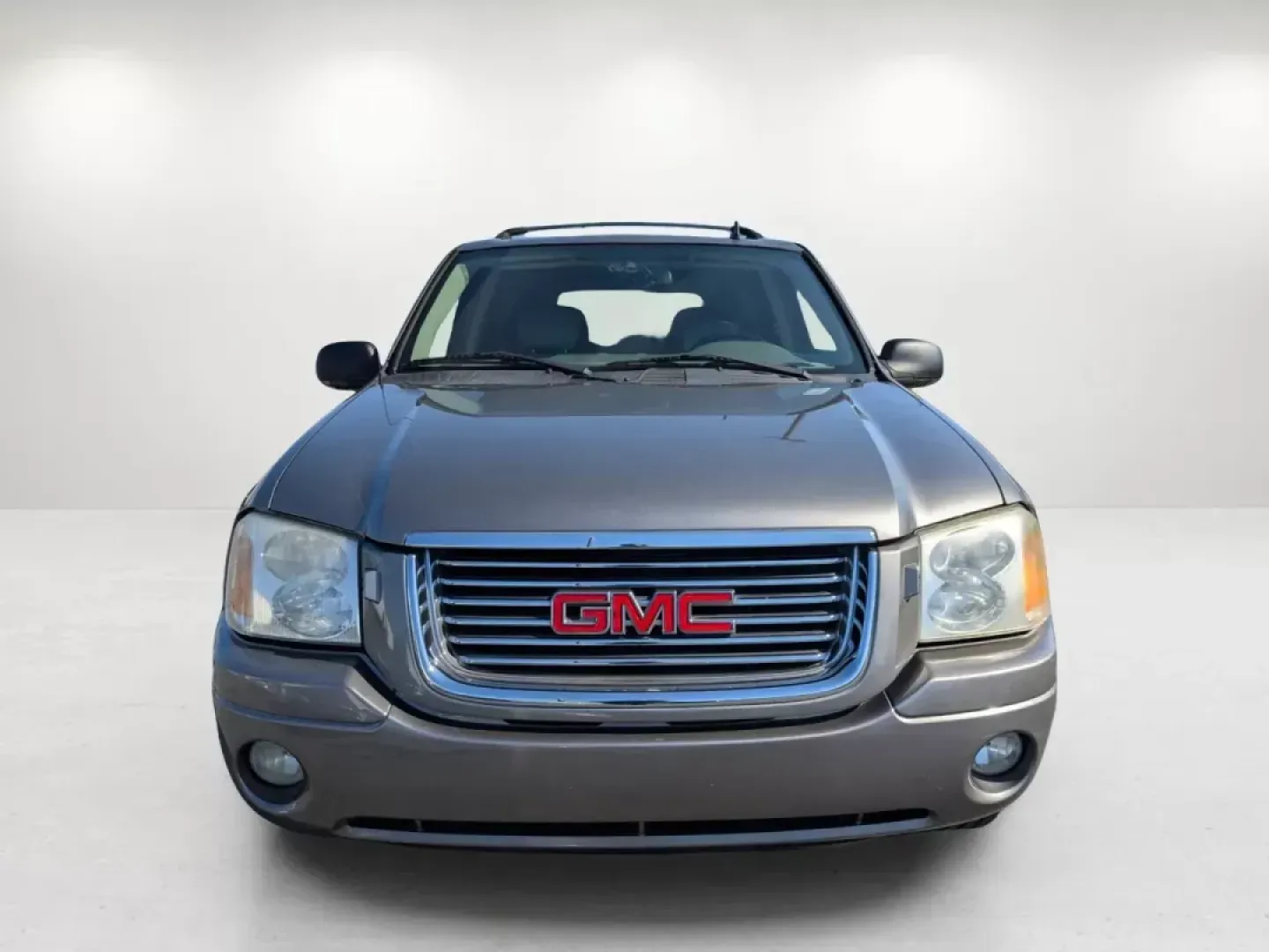 2006 /Light Gray GMC Envoy SLT (1GKDS13S662) with an Gas I6 4.2L/254 engine, 4-Speed Automatic w/OD transmission, located at 1430 Gateway Drive, Opelika, AL, 36801, (334) 239-0944, 32.637871, -85.409790 - 2006 GMC Envoy SLT - Photo#2