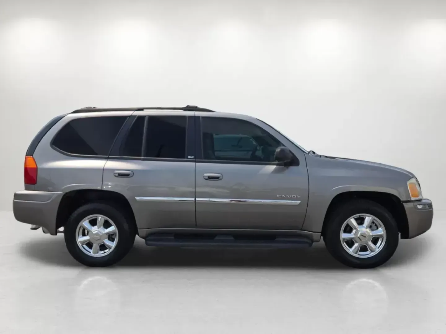 2006 /Light Gray GMC Envoy SLT (1GKDS13S662) with an Other engine, located at 521 Old Farm Lane Rd, Prattville, AL, 36066, (334) 325-1505, 32.482460, -86.416367 - **Explore New Adventures with the 2006 GMC Envoy SLT at Gils Auto in Prattville, AL!**<br /> <br /> Are you ready to elevate your driving experience? Whether you're planning a weekend getaway, commuting to work, or simply need a reliable vehicle for the family, the 2006 GMC Envoy SLT is your perfect - Photo#3