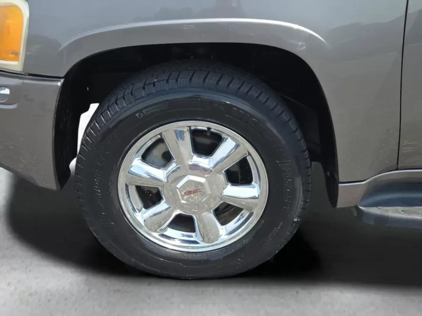 2006 /Light Gray GMC Envoy SLT (1GKDS13S662) with an Other engine, located at 521 Old Farm Lane Rd, Prattville, AL, 36066, (334) 325-1505, 32.482460, -86.416367 - **Explore New Adventures with the 2006 GMC Envoy SLT at Gils Auto in Prattville, AL!**<br /> <br /> Are you ready to elevate your driving experience? Whether you're planning a weekend getaway, commuting to work, or simply need a reliable vehicle for the family, the 2006 GMC Envoy SLT is your perfect - Photo#8