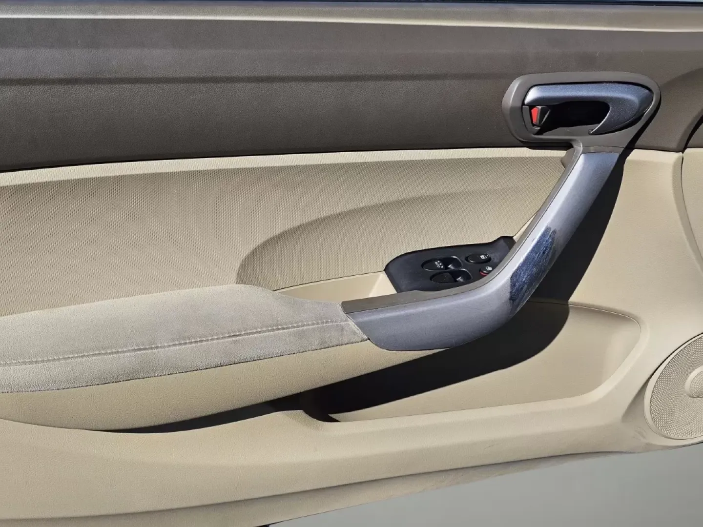 2006 Honda Civic Cpe EX (2HGFG12826H) with an Other engine, located at 1430 Gateway Drive, Opelika, AL, 36801, (334) 239-0944, 32.637871, -85.409790 - Unlock the freedom of the open road and elevate your everyday adventures with this remarkable 2006 Honda Civic Coupe, now available at Gils Auto in Prattville, AL. This stylish and efficient vehicle is perfect for budget-conscious buyers who crave reliability and a dash of sportiness in their daily - Photo#8