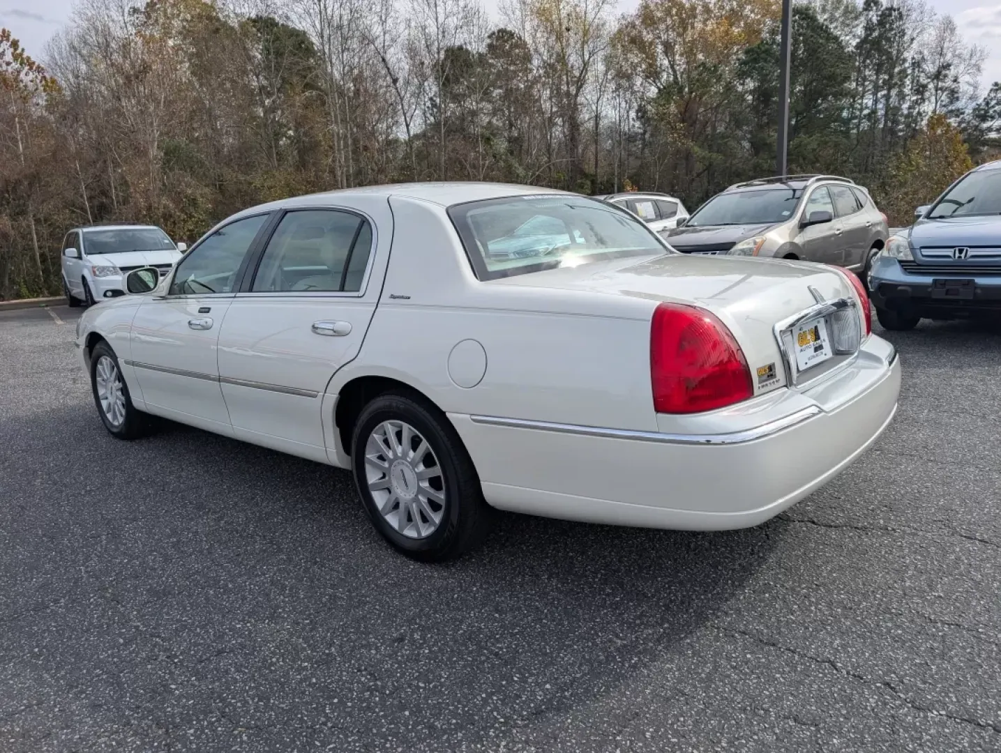 2006 Lincoln Town Car Signature (1LNHM81VX6Y) with an Other engine, located at 3959 U.S. 80 W, Phenix City, AL, 36870, (334) 297-4885, 32.469296, -85.135185 - **Experience Luxury and Comfort with the 2006 Lincoln Town Car Signature Perfect for Your Next Adventure!**<br /> <br /> Are you in the market for a reliable and stylish sedan that provides comfort for your daily commute and room for family outings? Look no further than the 2006 Lincoln Town Car Si - Photo#6