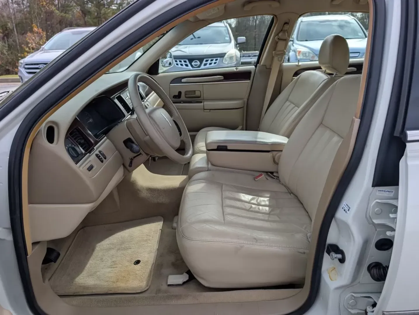 2006 Lincoln Town Car Signature (1LNHM81VX6Y) with an Other engine, located at 3959 U.S. 80 W, Phenix City, AL, 36870, (334) 297-4885, 32.469296, -85.135185 - **Experience Luxury and Comfort with the 2006 Lincoln Town Car Signature Perfect for Your Next Adventure!**<br /> <br /> Are you in the market for a reliable and stylish sedan that provides comfort for your daily commute and room for family outings? Look no further than the 2006 Lincoln Town Car Si - Photo#10