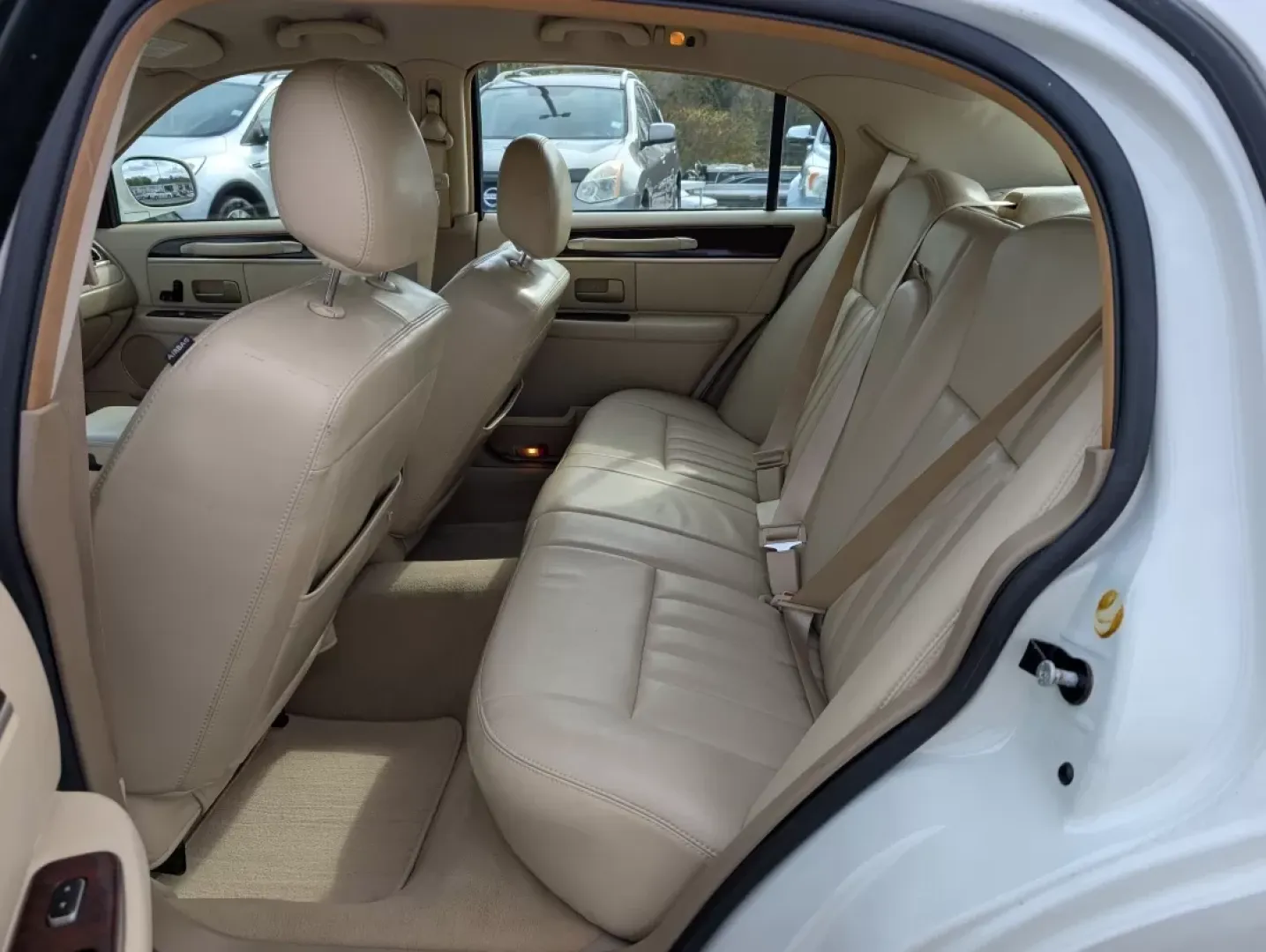 2006 Lincoln Town Car Signature (1LNHM81VX6Y) with an Other engine, located at 3959 U.S. 80 W, Phenix City, AL, 36870, (334) 297-4885, 32.469296, -85.135185 - **Experience Luxury and Comfort with the 2006 Lincoln Town Car Signature Perfect for Your Next Adventure!**<br /> <br /> Are you in the market for a reliable and stylish sedan that provides comfort for your daily commute and room for family outings? Look no further than the 2006 Lincoln Town Car Si - Photo#11