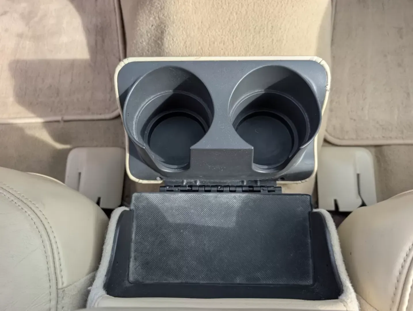 2006 Lincoln Town Car Signature (1LNHM81VX6Y) with an Other engine, located at 3959 U.S. 80 W, Phenix City, AL, 36870, (334) 297-4885, 32.469296, -85.135185 - **Experience Luxury and Comfort with the 2006 Lincoln Town Car Signature Perfect for Your Next Adventure!**<br /> <br /> Are you in the market for a reliable and stylish sedan that provides comfort for your daily commute and room for family outings? Look no further than the 2006 Lincoln Town Car Si - Photo#13