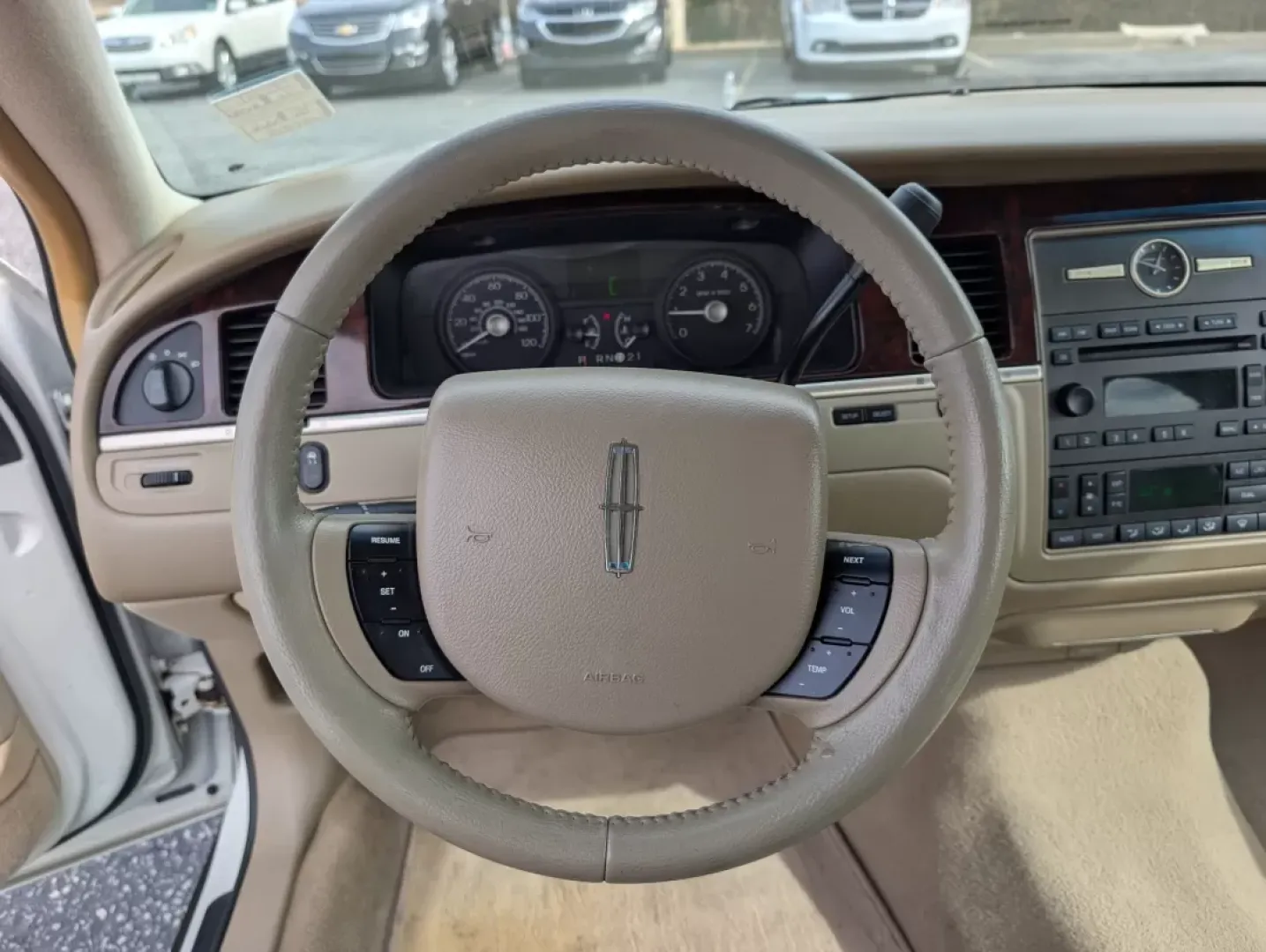 2006 Lincoln Town Car Signature (1LNHM81VX6Y) with an Other engine, located at 3959 U.S. 80 W, Phenix City, AL, 36870, (334) 297-4885, 32.469296, -85.135185 - **Experience Luxury and Comfort with the 2006 Lincoln Town Car Signature Perfect for Your Next Adventure!**<br /> <br /> Are you in the market for a reliable and stylish sedan that provides comfort for your daily commute and room for family outings? Look no further than the 2006 Lincoln Town Car Si - Photo#15