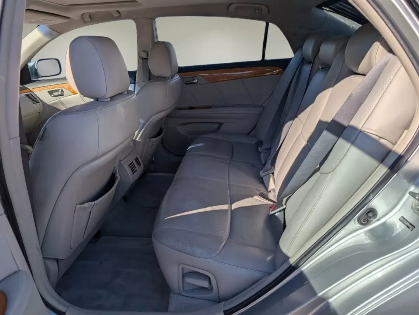 2006 Toyota Avalon Limited (4T1BK36B36U) with an Other engine, located at 804 22nd Ave, Phenix City, AL, 36870, (334) 297-1860, 32.484749, -85.024475 - **Experience Comfort and Reliability with This 2006 Toyota Avalon Limited at Gils Auto in Phenix City!**<br /> <br /> If you're looking for a car that balances comfort, style, and performance, the 2006 Toyota Avalon Limited is the perfect choice for your daily commute, family outings, or weekend adv - Photo#9