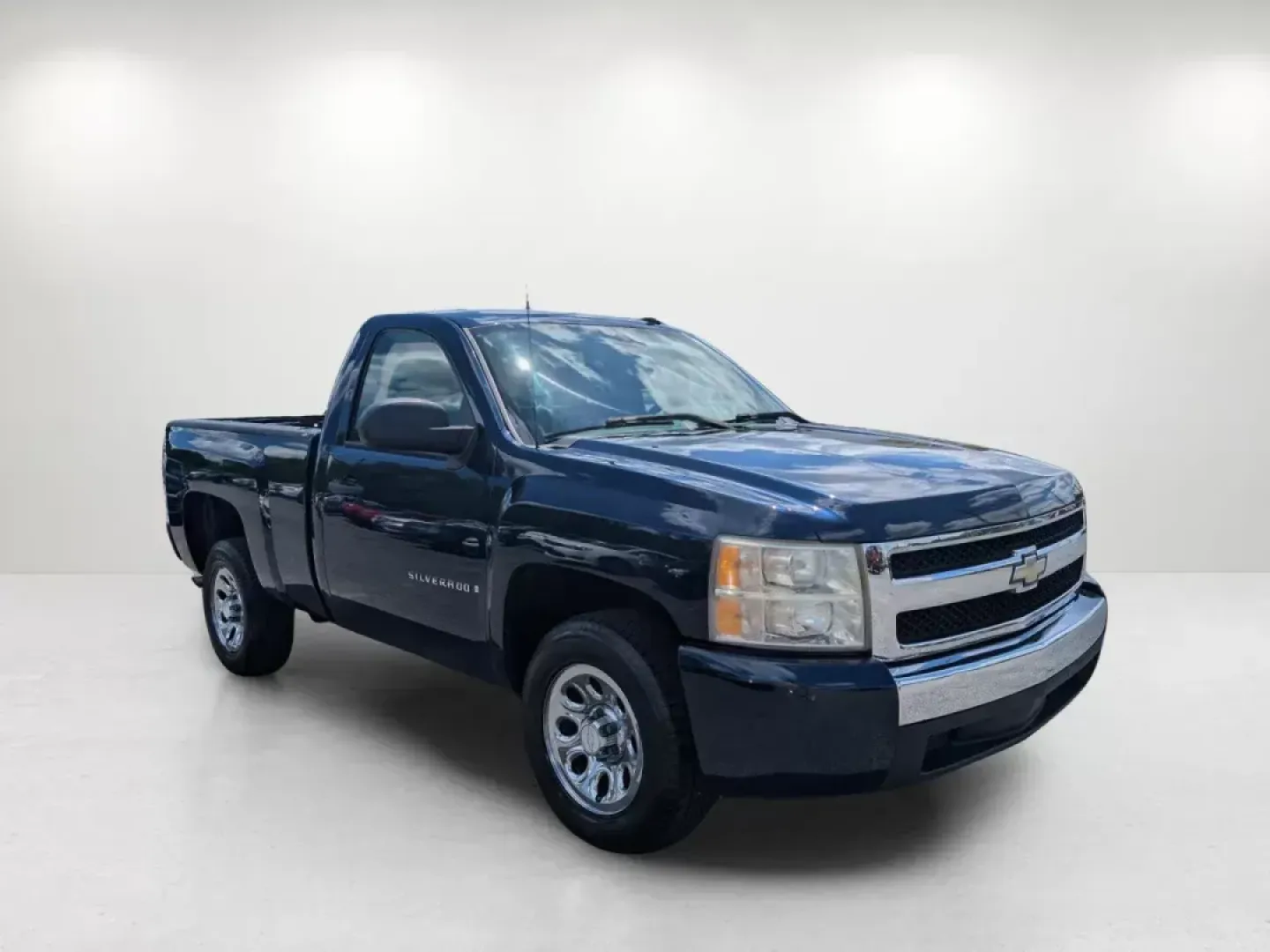 2007 /Dark Titanium Chevrolet Silverado 1500 Work Truck (1GCEC14X67Z) with an Gas V6 4.3L/262 engine, 4-Speed Automatic w/OD transmission, located at 7000 Northlake Connector, Columbus, GA, 31904, (706) 987-8085, 32.524975, -84.978134 - 2007 Chevrolet Silverado 1500 Work Truck - Photo#2