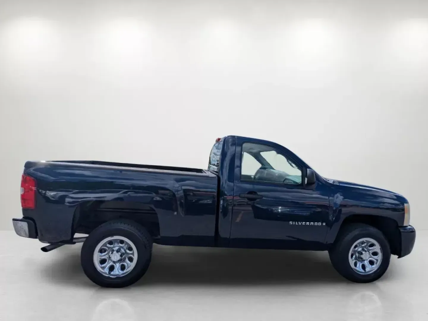 2007 /Dark Titanium Chevrolet Silverado 1500 Work Truck (1GCEC14X67Z) with an Gas V6 4.3L/262 engine, 4-Speed Automatic w/OD transmission, located at 7000 Northlake Connector, Columbus, GA, 31904, (706) 987-8085, 32.524975, -84.978134 - 2007 Chevrolet Silverado 1500 Work Truck - Photo#3