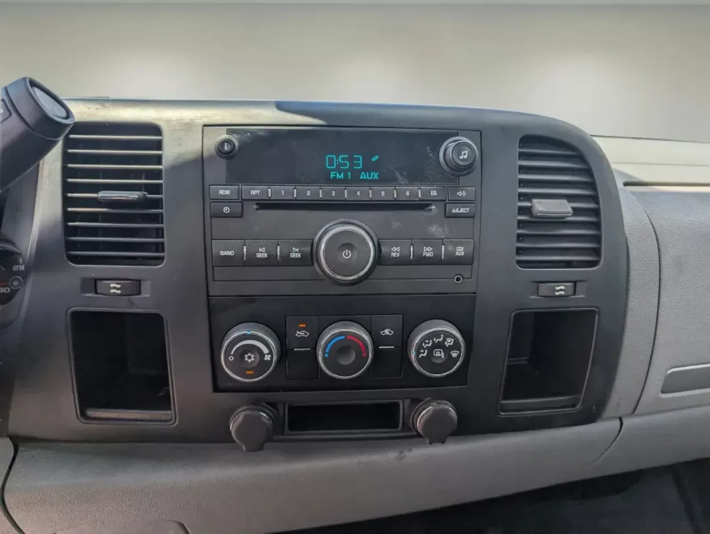 2007 /Dark Titanium Chevrolet Silverado 1500 Work Truck (1GCEC14X67Z) with an Gas V6 4.3L/262 engine, 4-Speed Automatic w/OD transmission, located at 7000 Northlake Connector, Columbus, GA, 31904, (706) 987-8085, 32.524975, -84.978134 - 2007 Chevrolet Silverado 1500 Work Truck - Photo#13