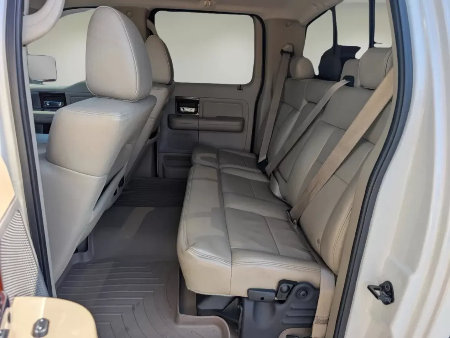 2007 Ford F-150 Lariat (1FTPW14V47F) with an Other engine, located at 3959 U.S. 80 W, Phenix City, AL, 36870, (334) 297-4885, 32.469296, -85.135185 - Are you ready to take on your next adventure with confidence and capability? Look no further than this 2007 Ford F-150, a rugged and reliable crew cab pickup perfect for weekend getaways, long commutes, or simply tackling your daily responsibilities. With its powerful 4WD drivetrain and spacious int - Photo#11