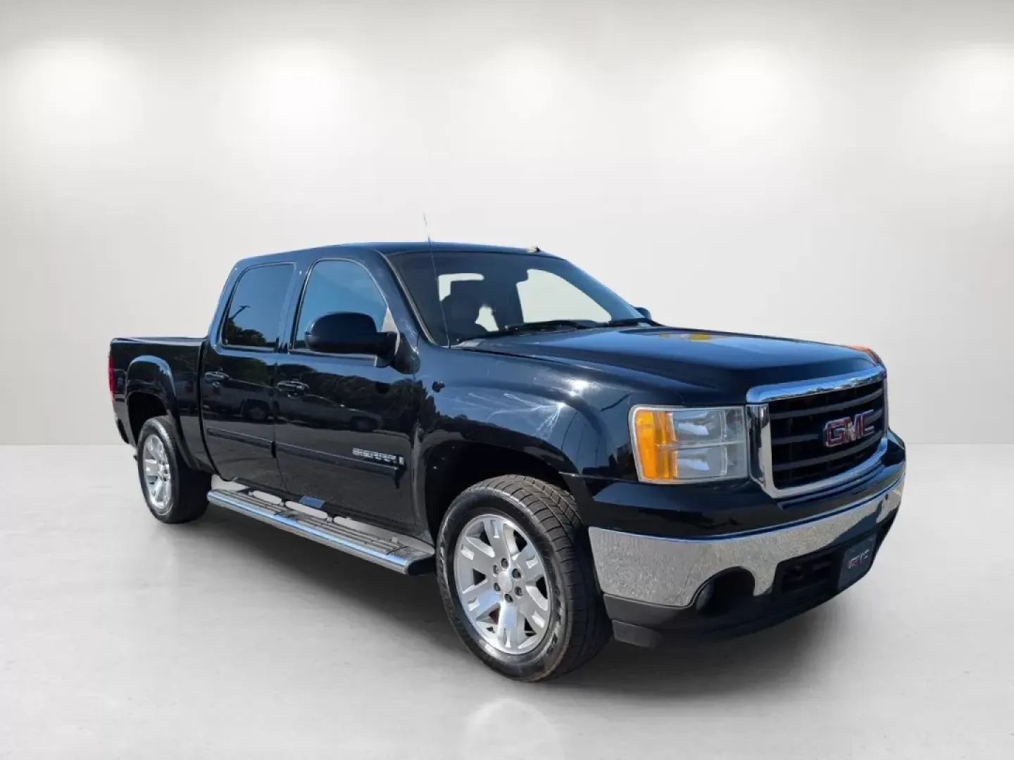 2007 /Ebony GMC Sierra 1500 SLT (3GTEC13J47G) with an Other engine, located at 3959 U.S. 80 W, Phenix City, AL, 36870, (334) 297-4885, 32.469296, -85.135185 - **Unleash Your Adventurous Spirit with the 2007 GMC Sierra 1500 SLT**<br /> <br /> Are you ready to elevate your lifestyle with a vehicle that effortlessly blends utility and comfort? The 2007 GMC Sierra 1500 SLT is here to cater to your adventurous spirit, perfect for everything from weekend getawa - Photo#3