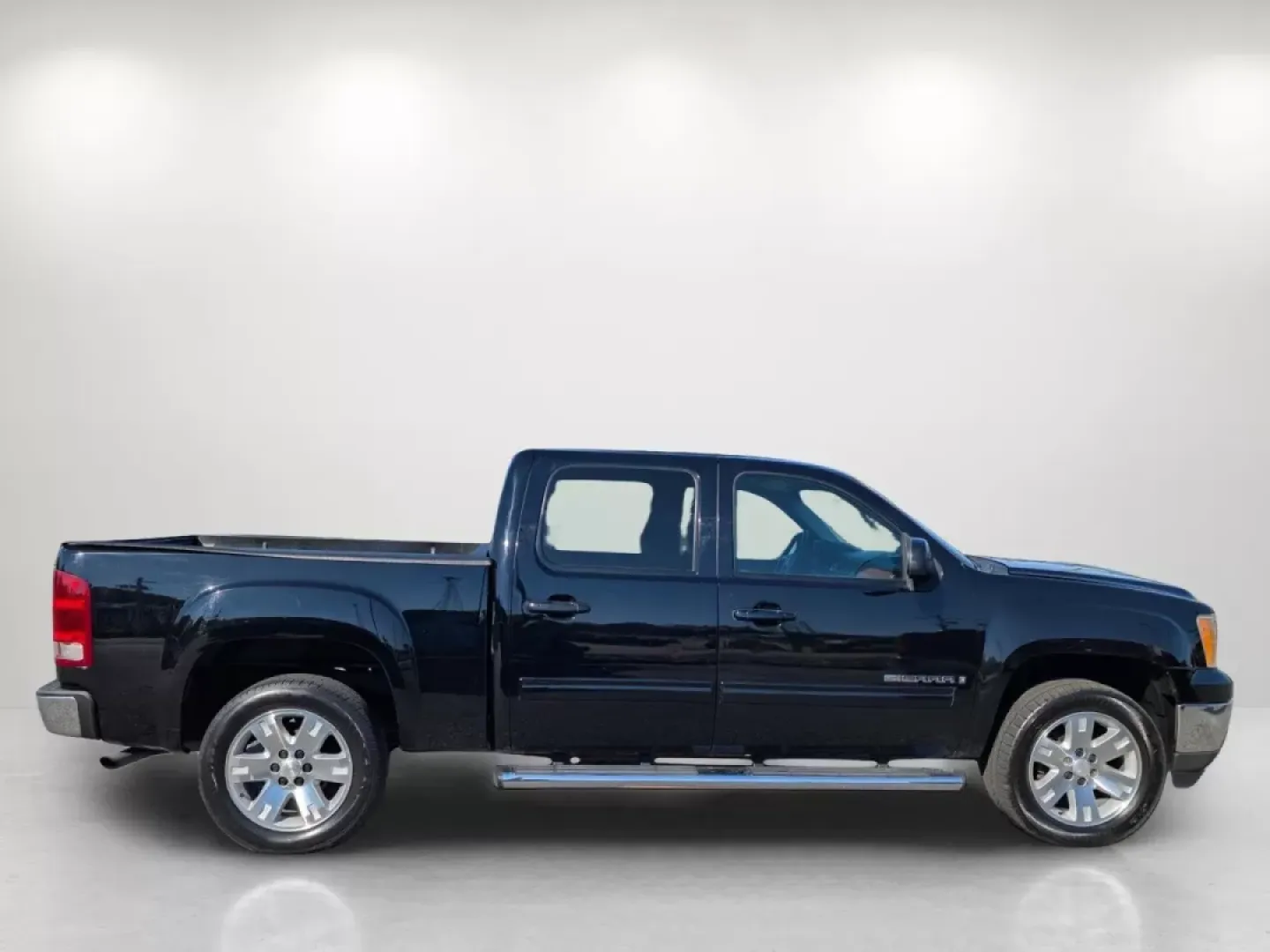 2007 /Ebony GMC Sierra 1500 SLT (3GTEC13J47G) with an Other engine, located at 3959 U.S. 80 W, Phenix City, AL, 36870, (334) 297-4885, 32.469296, -85.135185 - **Unleash Your Adventurous Spirit with the 2007 GMC Sierra 1500 SLT**<br /> <br /> Are you ready to elevate your lifestyle with a vehicle that effortlessly blends utility and comfort? The 2007 GMC Sierra 1500 SLT is here to cater to your adventurous spirit, perfect for everything from weekend getawa - Photo#4