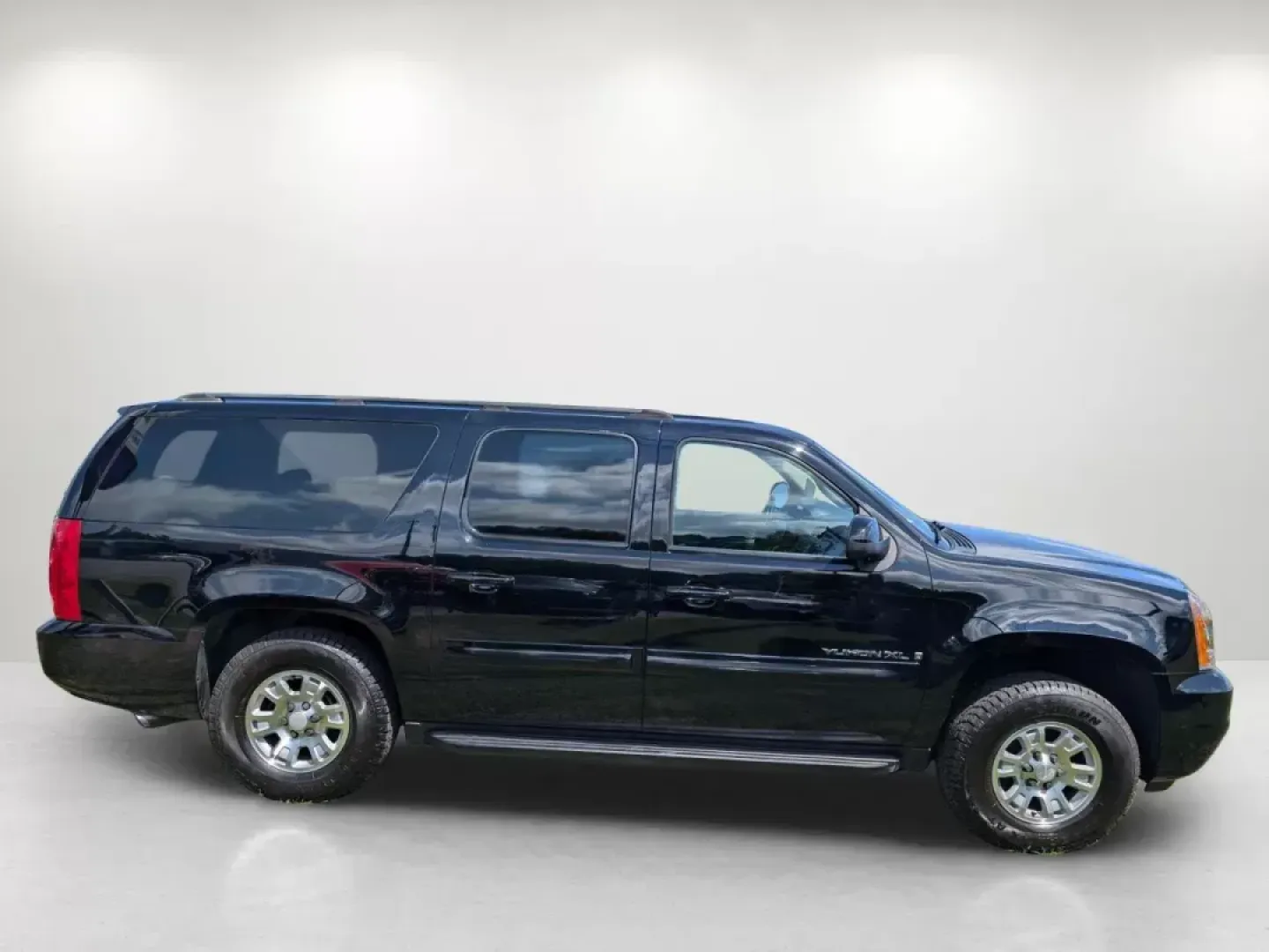 2007 /Ebony GMC Yukon XL SLE (1GKFC16J87R) with an Gas V8 5.3L/323 engine, 4-Speed Automatic w/OD transmission, located at 3959 U.S. 80 W, Phenix City, AL, 36870, (334) 297-4885, 32.469296, -85.135185 - 2007 GMC Yukon XL SLE - Photo#4