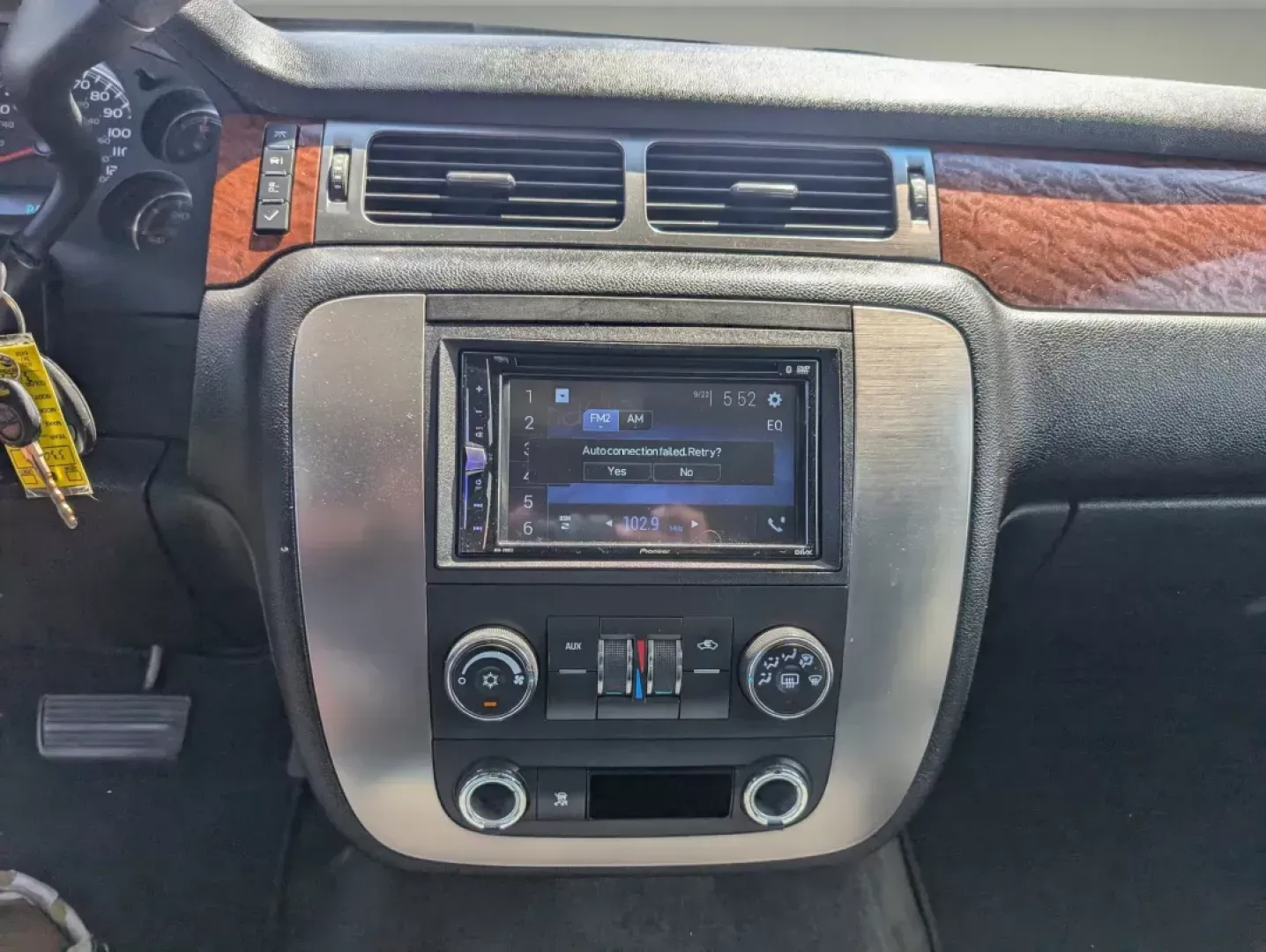 2007 /Ebony GMC Yukon XL SLE (1GKFC16J87R) with an Gas V8 5.3L/323 engine, 4-Speed Automatic w/OD transmission, located at 3959 U.S. 80 W, Phenix City, AL, 36870, (334) 297-4885, 32.469296, -85.135185 - 2007 GMC Yukon XL SLE - Photo#15