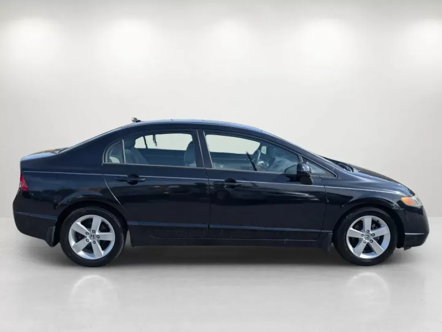 2007 Honda Civic Sdn EX (1HGFA16857L) with an Other engine, located at 1430 Gateway Drive, Opelika, AL, 36801, (334) 239-0944, 32.637871, -85.409790 - **Unlock Your Freedom with the 2007 Honda Civic EX Perfect for Commuters and Adventurers in Opelika, AL!**<br /> <br /> Are you seeking a reliable and stylish sedan that can handle your daily commute while still being ready for weekend adventures? Look no further than this 2007 Honda Civic EX, avai - Photo#4