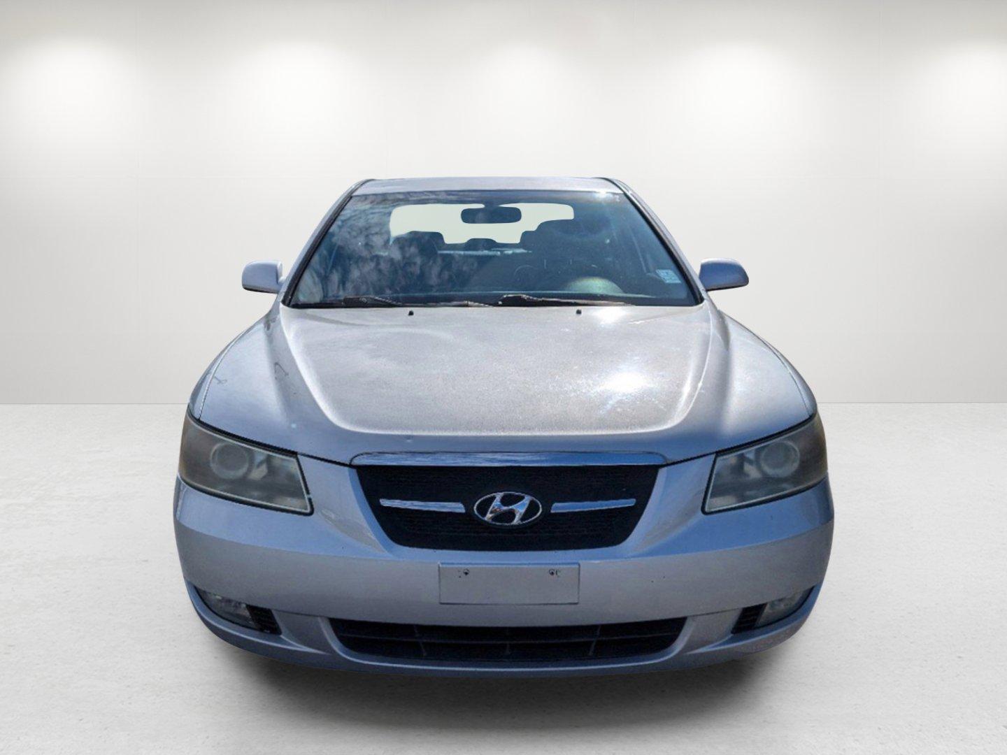 2007 Hyundai Sonata Limited (5NPEU46F07H) with an Gas V6 3.3L/204 engine, 5-Speed Automatic w/OD transmission, located at 1430 Gateway Drive, Opelika, AL, 36801, (334) 239-0944, 32.637871, -85.409790 - 2007 Hyundai Sonata Limited - Photo#1