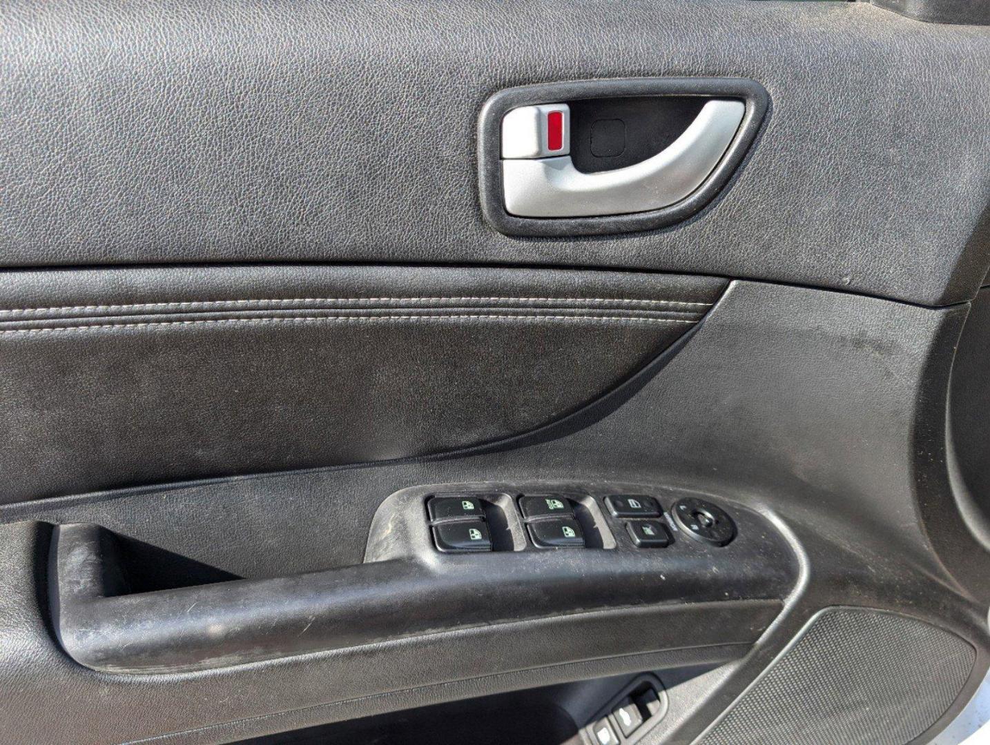 2007 Hyundai Sonata Limited (5NPEU46F07H) with an Gas V6 3.3L/204 engine, 5-Speed Automatic w/OD transmission, located at 1430 Gateway Drive, Opelika, AL, 36801, (334) 239-0944, 32.637871, -85.409790 - 2007 Hyundai Sonata Limited - Photo#7