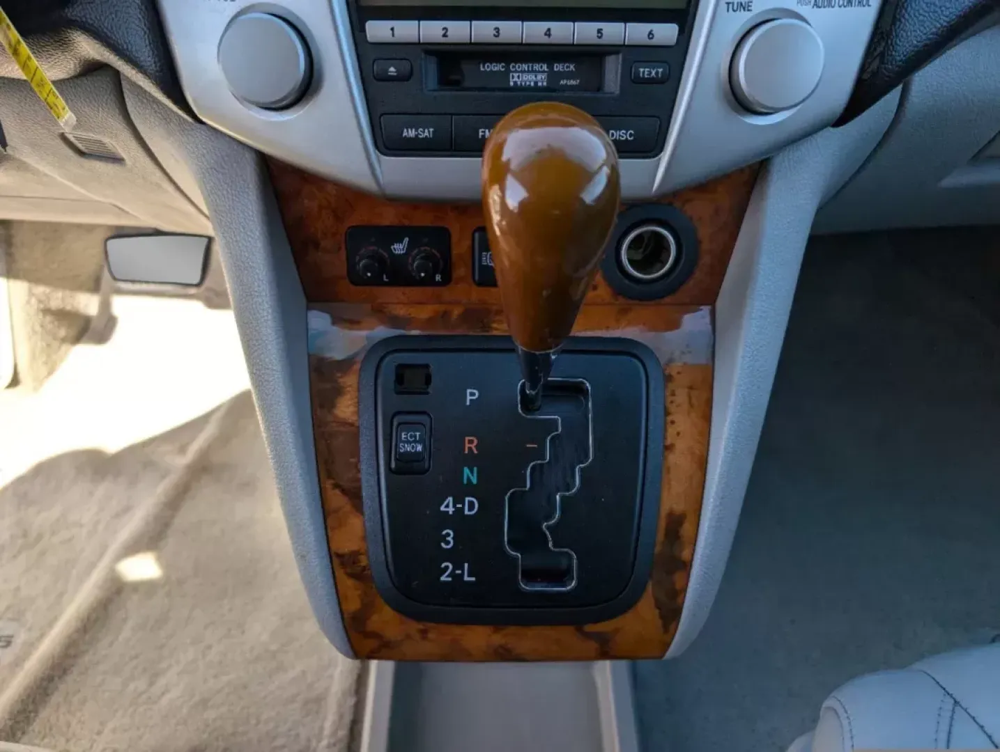 2007 Lexus RX 350 (2T2HK31U07C) with an Other engine, located at 1430 Gateway Drive, Opelika, AL, 36801, (334) 239-0944, 32.637871, -85.409790 - **Unleash Your Adventurous Spirit with This 2007 Lexus RX 350 at Gils Auto - Phenix City!**<br /> <br /> Are you ready to elevate your lifestyle? Whether you're navigating busy city streets, embarking on weekend road trips, or simply seeking a reliable vehicle for your daily commute, the 2007 Lexus - Photo#12