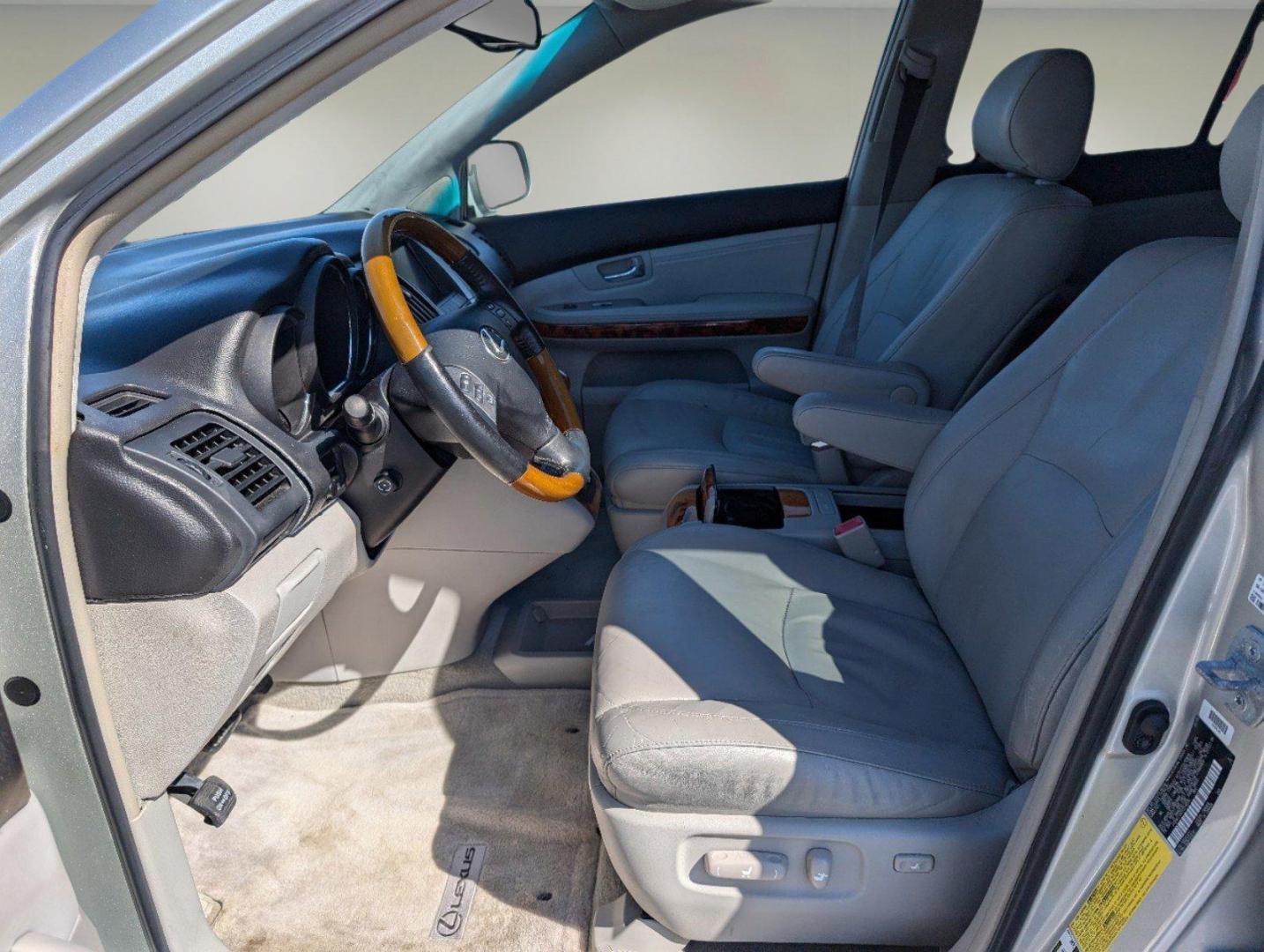2007 Lexus RX 350 (2T2HK31U07C) with an Gas V6 3.5L/210 engine, 5-Speed Automatic transmission, located at 804 22nd Ave, Phenix City, AL, 36870, (334) 297-1860, 32.484749, -85.024475 - 2007 Lexus RX 350 - Photo#9