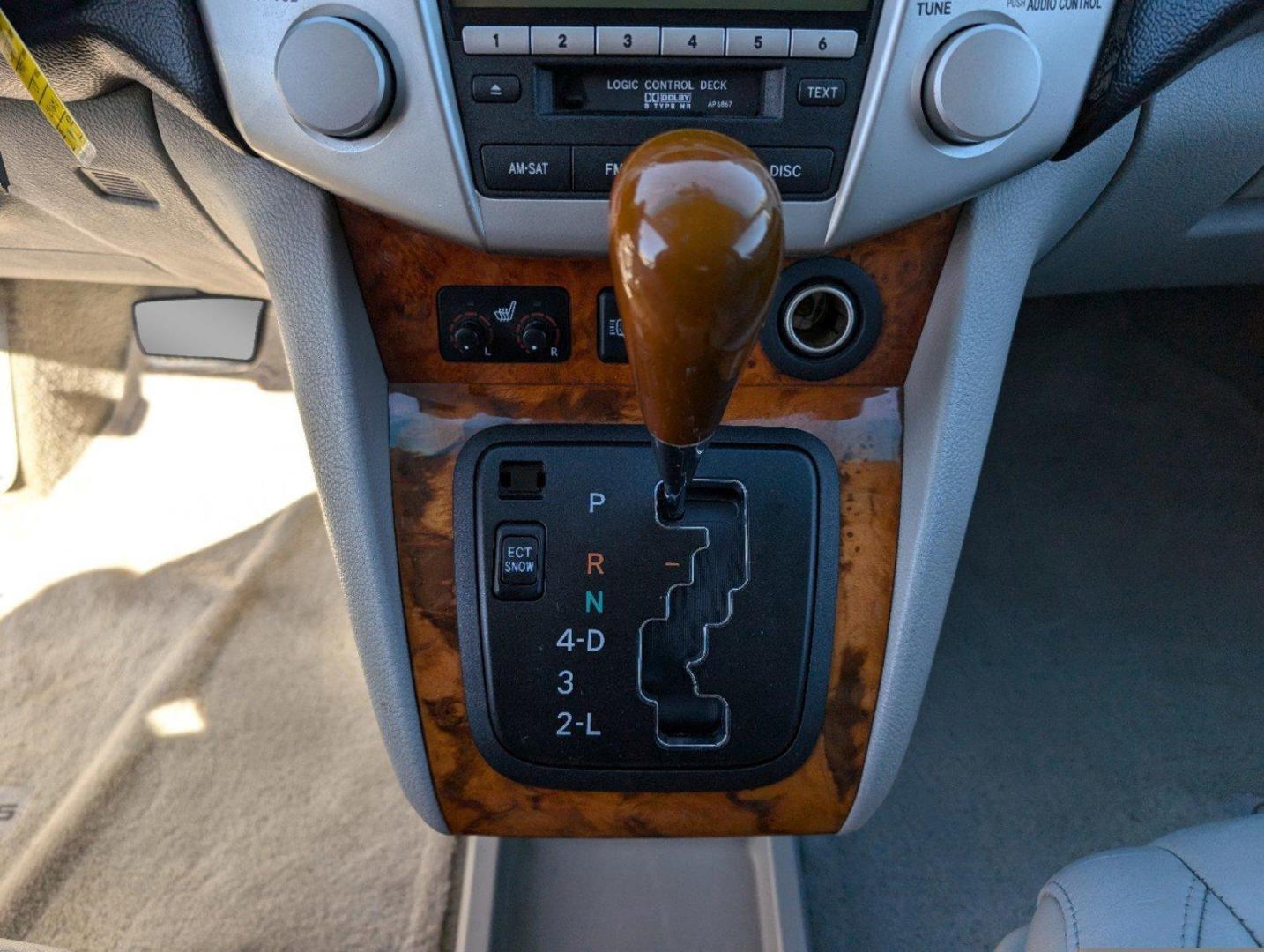 2007 Lexus RX 350 (2T2HK31U07C) with an Gas V6 3.5L/210 engine, 5-Speed Automatic transmission, located at 804 22nd Ave, Phenix City, AL, 36870, (334) 297-1860, 32.484749, -85.024475 - 2007 Lexus RX 350 - Photo#12