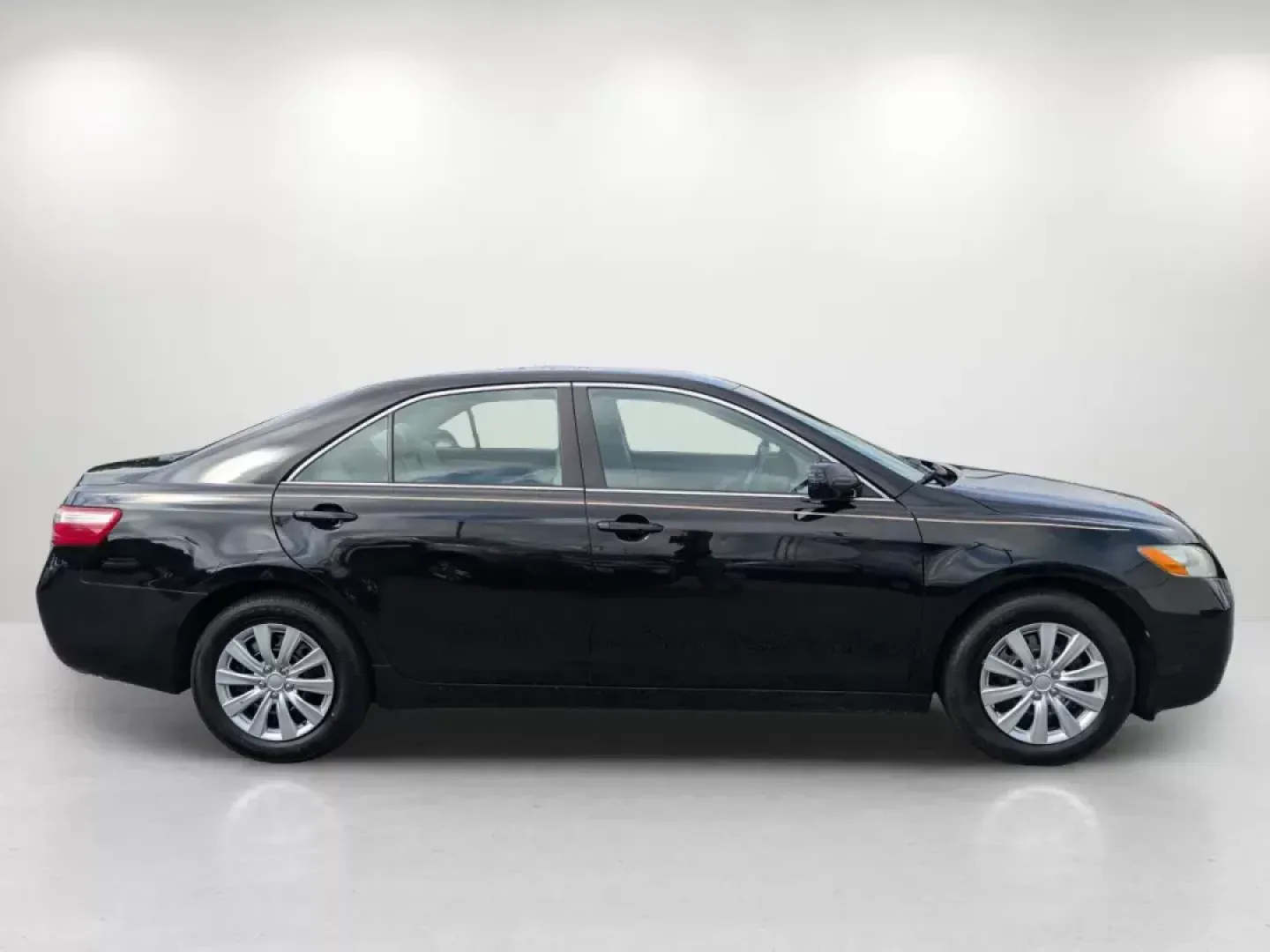 2007 Toyota Camry LE (4T1BK46K97U) with an Other engine, located at 521 Old Farm Lane Rd, Prattville, AL, 36066, (334) 325-1505, 32.482460, -86.416367 - Discover a new level of convenience and reliability with the 2007 Toyota Camry LE, now available at Gils Auto in Prattville, AL. This sedan is not just a car; it's a lifestyle choice for those seeking comfort, safety, and style, perfect for long commutes, family outings, or weekend adventures. With - Photo#3