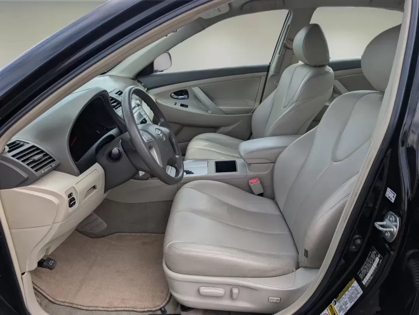 2007 Toyota Camry LE (4T1BK46K97U) with an Other engine, located at 521 Old Farm Lane Rd, Prattville, AL, 36066, (334) 325-1505, 32.482460, -86.416367 - Discover a new level of convenience and reliability with the 2007 Toyota Camry LE, now available at Gils Auto in Prattville, AL. This sedan is not just a car; it's a lifestyle choice for those seeking comfort, safety, and style, perfect for long commutes, family outings, or weekend adventures. With - Photo#9