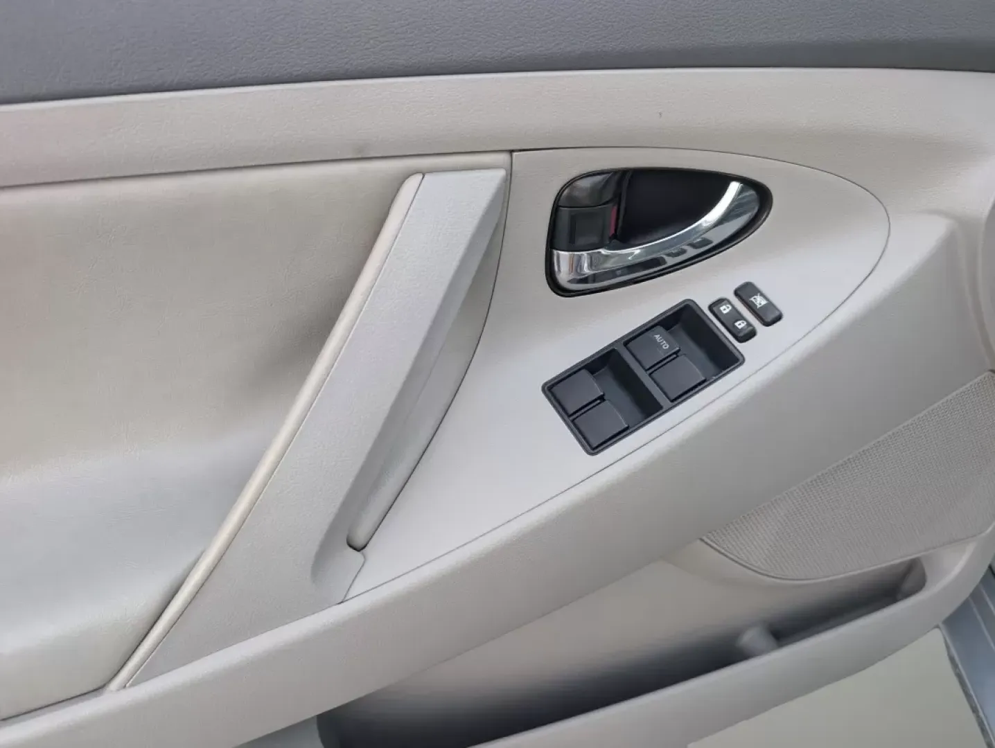 2007 Toyota Camry LE (4T1BE46K57U) with an Other engine, located at 3959 U.S. 80 W, Phenix City, AL, 36870, (334) 297-4885, 32.469296, -85.135185 - **Discover the Perfect Family Sedan: 2007 Toyota Camry LE at Gils Auto - Phenix City**<br /> <br /> Are you searching for a reliable, budget-friendly vehicle that seamlessly fits into your busy family lifestyle? Look no further! Gils Auto in Phenix City, AL, presents the 2007 Toyota Camry LE-an idea - Photo#8