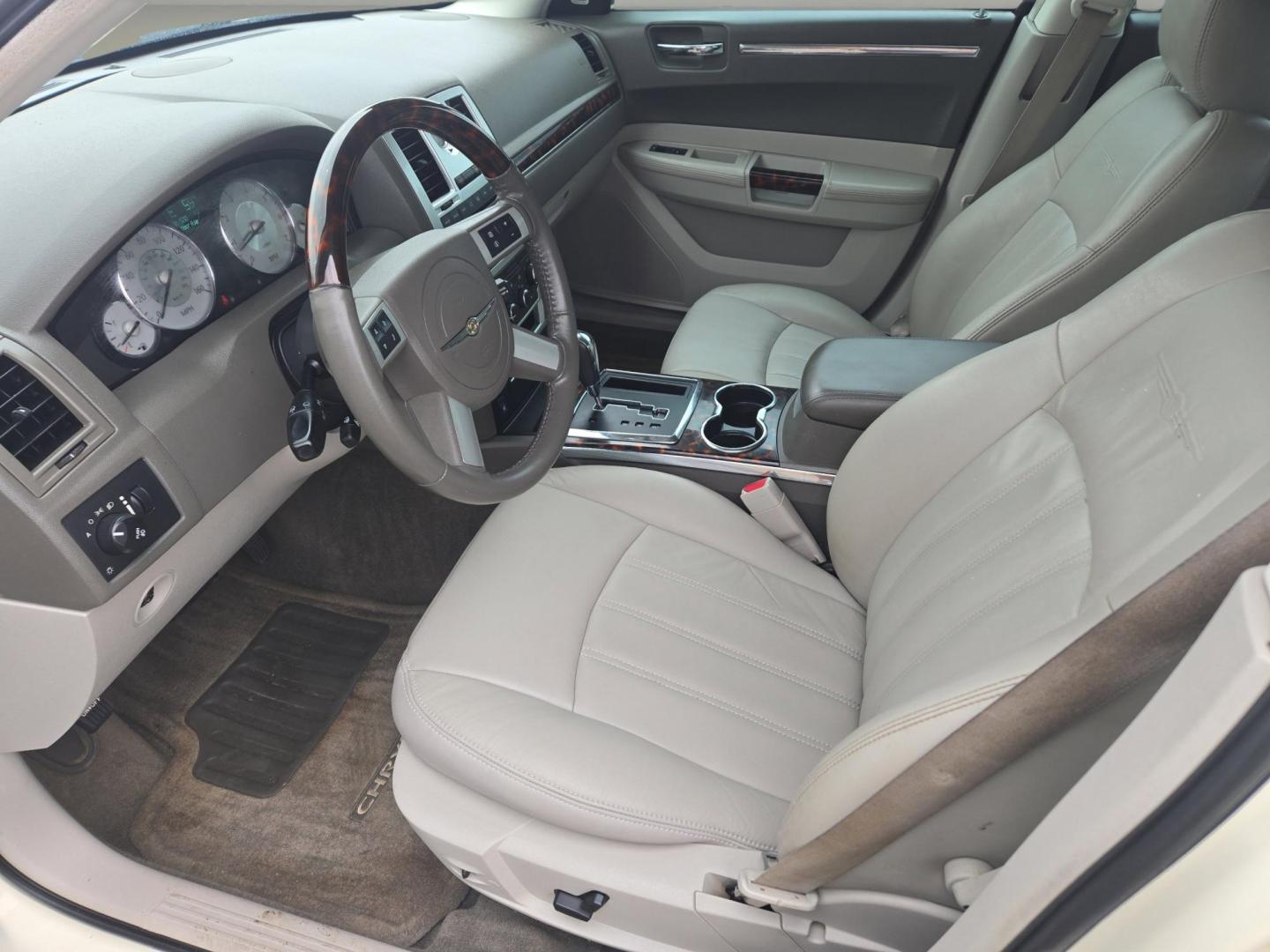 2008 /Dk Khaki/Lt Gray Chrysler 300 C Hemi (2C3KA63H88H) with an Gas V8 5.7L/345 engine, 5-Speed Automatic transmission, located at 521 Old Farm Lane Rd, Prattville, AL, 36066, (334) 325-1505, 32.482460, -86.416367 - 2008 Chrysler 300 C Hemi - Photo#11