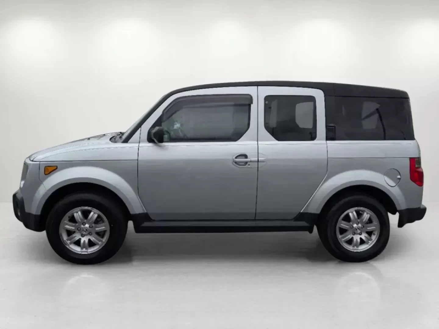2008 Honda Element EX (5J6YH18788L) with an Gas I4 2.4L/144 engine, 5-Speed Automatic w/OD transmission, located at 1430 Gateway Drive, Opelika, AL, 36801, (334) 239-0944, 32.637871, -85.409790 - ### Explore the Open Road with the 2008 Honda Element at Gils Auto!<br /> <br /> Are you ready to enhance your weekend adventures or transform your daily commute? The 2008 Honda Element EX is an ideal choice for those who crave versatility, style, and reliability. Its spacious interior and robust fe - Photo#7