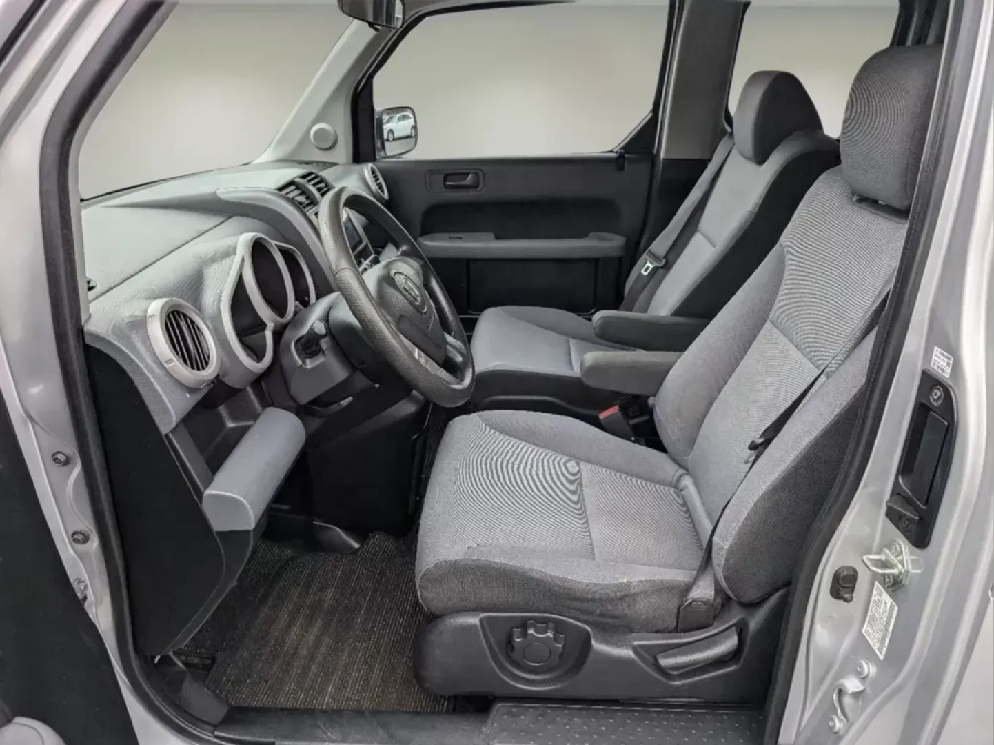 2008 Honda Element EX (5J6YH18788L) with an Gas I4 2.4L/144 engine, 5-Speed Automatic w/OD transmission, located at 1430 Gateway Drive, Opelika, AL, 36801, (334) 239-0944, 32.637871, -85.409790 - ### Explore the Open Road with the 2008 Honda Element at Gils Auto!<br /> <br /> Are you ready to enhance your weekend adventures or transform your daily commute? The 2008 Honda Element EX is an ideal choice for those who crave versatility, style, and reliability. Its spacious interior and robust fe - Photo#8