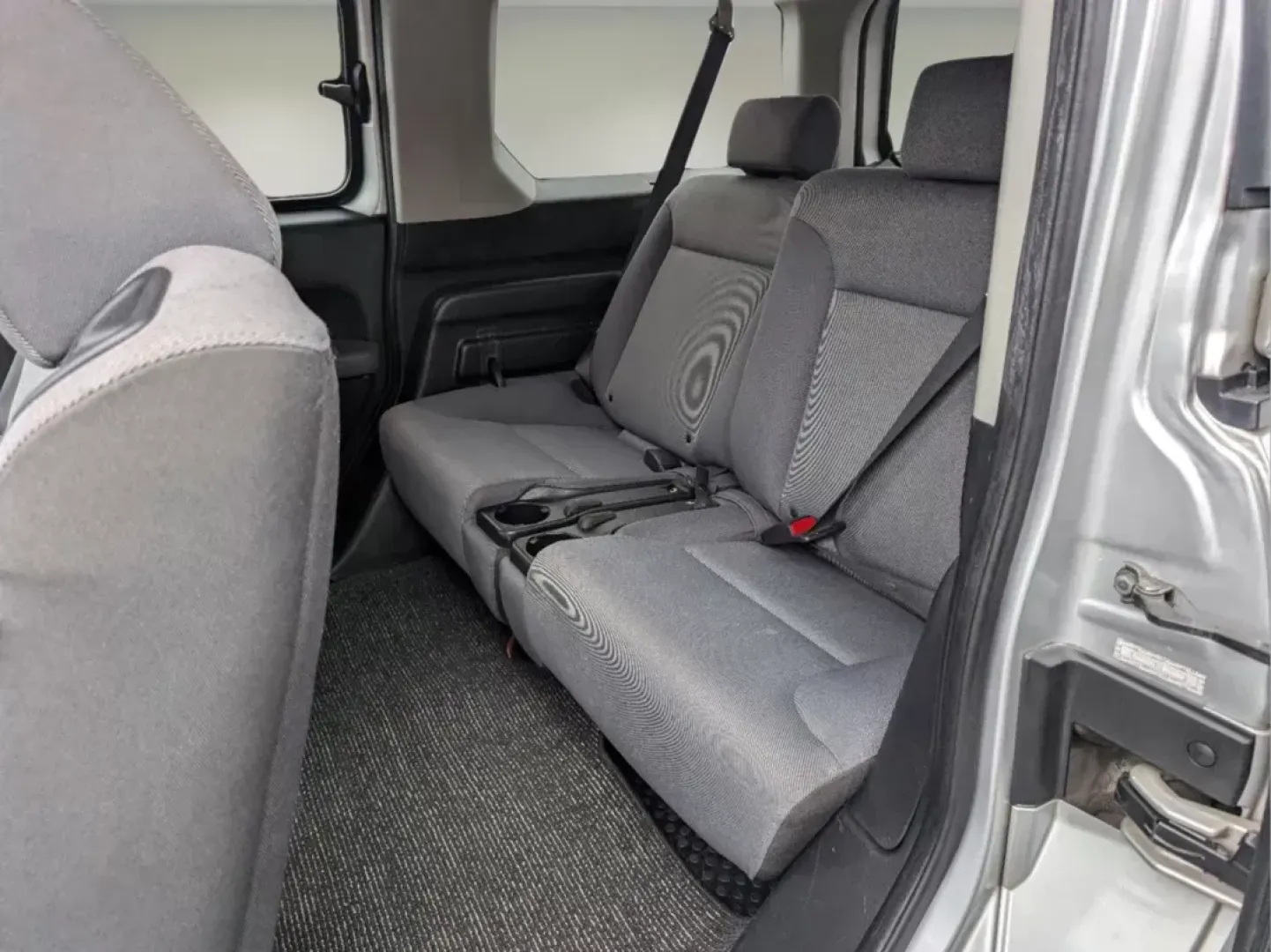 2008 Honda Element EX (5J6YH18788L) with an Gas I4 2.4L/144 engine, 5-Speed Automatic w/OD transmission, located at 1430 Gateway Drive, Opelika, AL, 36801, (334) 239-0944, 32.637871, -85.409790 - ### Explore the Open Road with the 2008 Honda Element at Gils Auto!<br /> <br /> Are you ready to enhance your weekend adventures or transform your daily commute? The 2008 Honda Element EX is an ideal choice for those who crave versatility, style, and reliability. Its spacious interior and robust fe - Photo#9