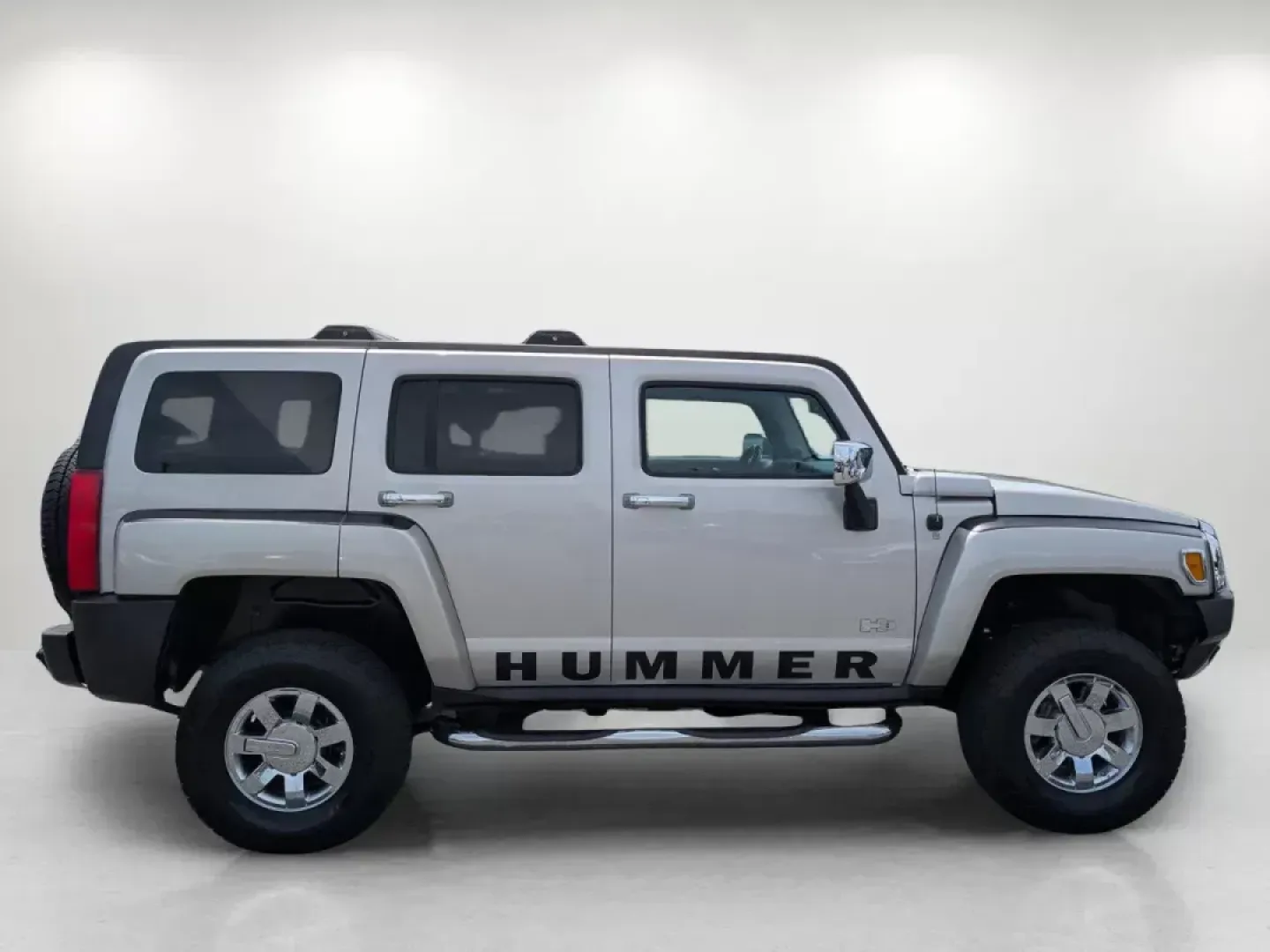 2008 /Ebony Hummer H3 SUV Luxury (5GTEN13E388) with an Gas 5 3.7L/223 engine, 4-Speed Automatic w/OD transmission, located at 3959 U.S. 80 W, Phenix City, AL, 36870, (334) 297-4885, 32.469296, -85.135185 - 2008 Hummer H3 SUV Luxury - Photo#5