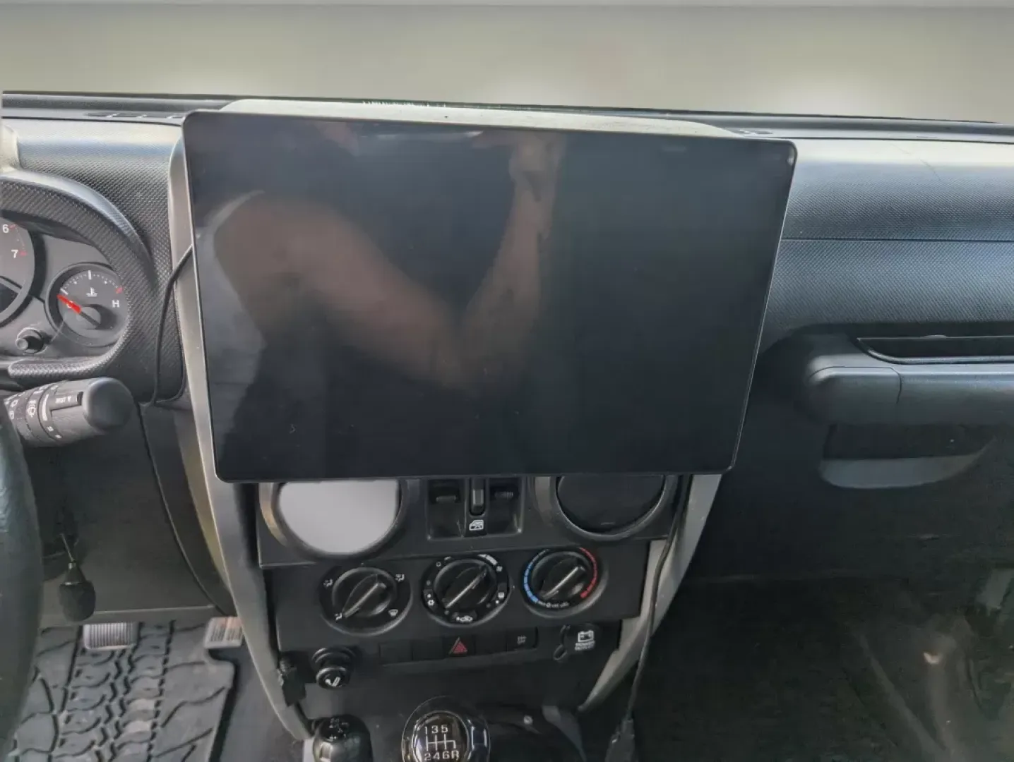 2008 /Dark/Medium Slate Gray Jeep Wrangler Unlimited X (1J4GA39168L) with an Other engine, located at 1430 Gateway Drive, Opelika, AL, 36801, (334) 239-0944, 32.637871, -85.409790 - **Adventure Awaits: Own the 2008 Jeep Wrangler Unlimited X Today!**<br /> <br /> Are you ready to break free from the mundane and embrace a lifestyle of adventure? Look no further than this stunning 2008 Jeep Wrangler Unlimited X, available now at Gils Auto in Phenix City, AL. Whether you're navigat - Photo#14
