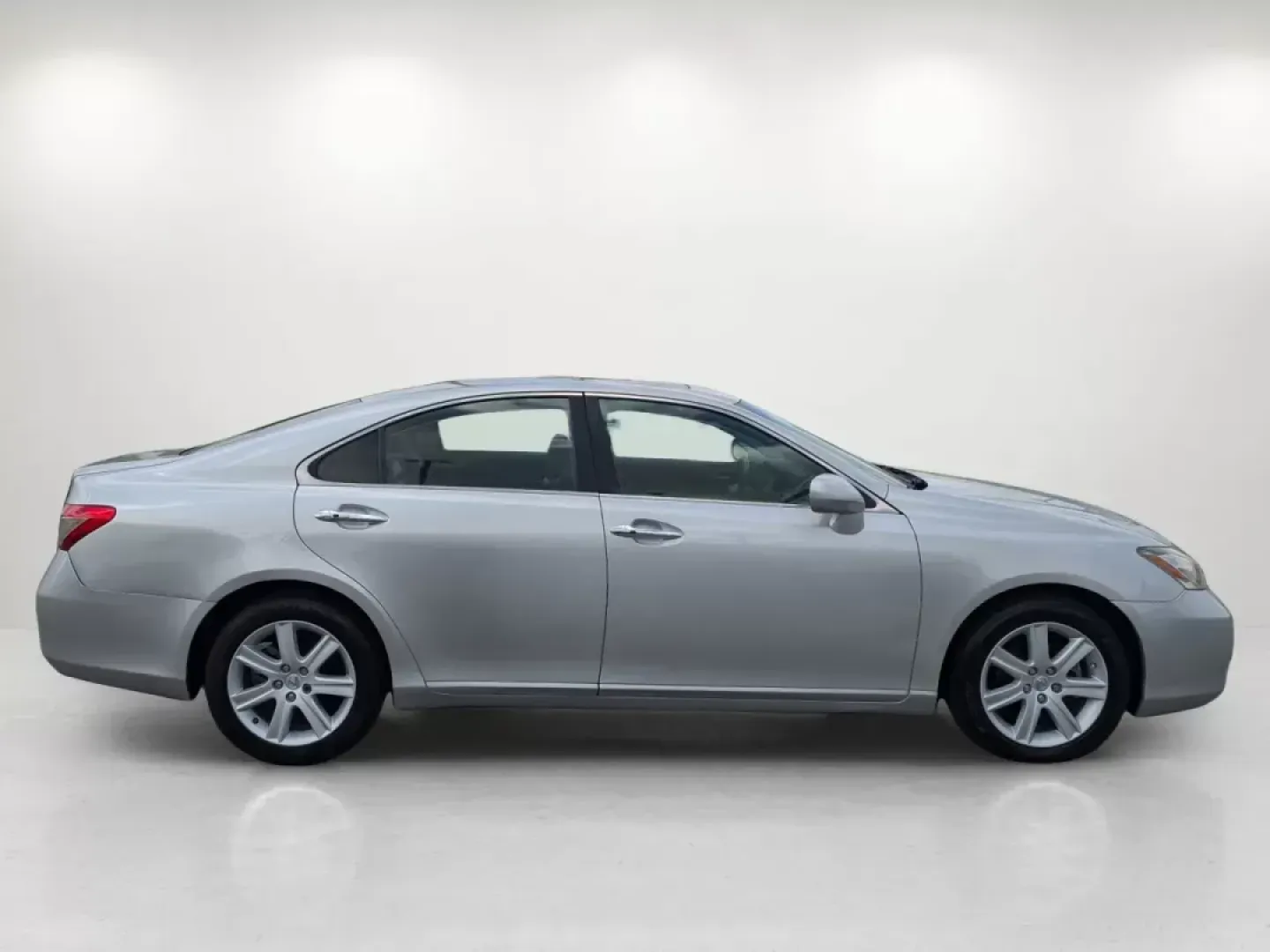 2008 Lexus ES 350 (JTHBJ46G582) with an Other engine, located at 7000 Northlake Connector, Columbus, GA, 31904, (706) 987-8085, 32.524975, -84.978134 - **Elevate Your Driving Experience with this 2008 Lexus ES 350 Perfect for Your Everyday Adventures!**<br /> <br /> If you're searching for a vehicle that combines luxury with practicality, look no further than this stunning 2008 Lexus ES 350, now available at Gils Auto in Columbus, GA. Perfect for - Photo#3