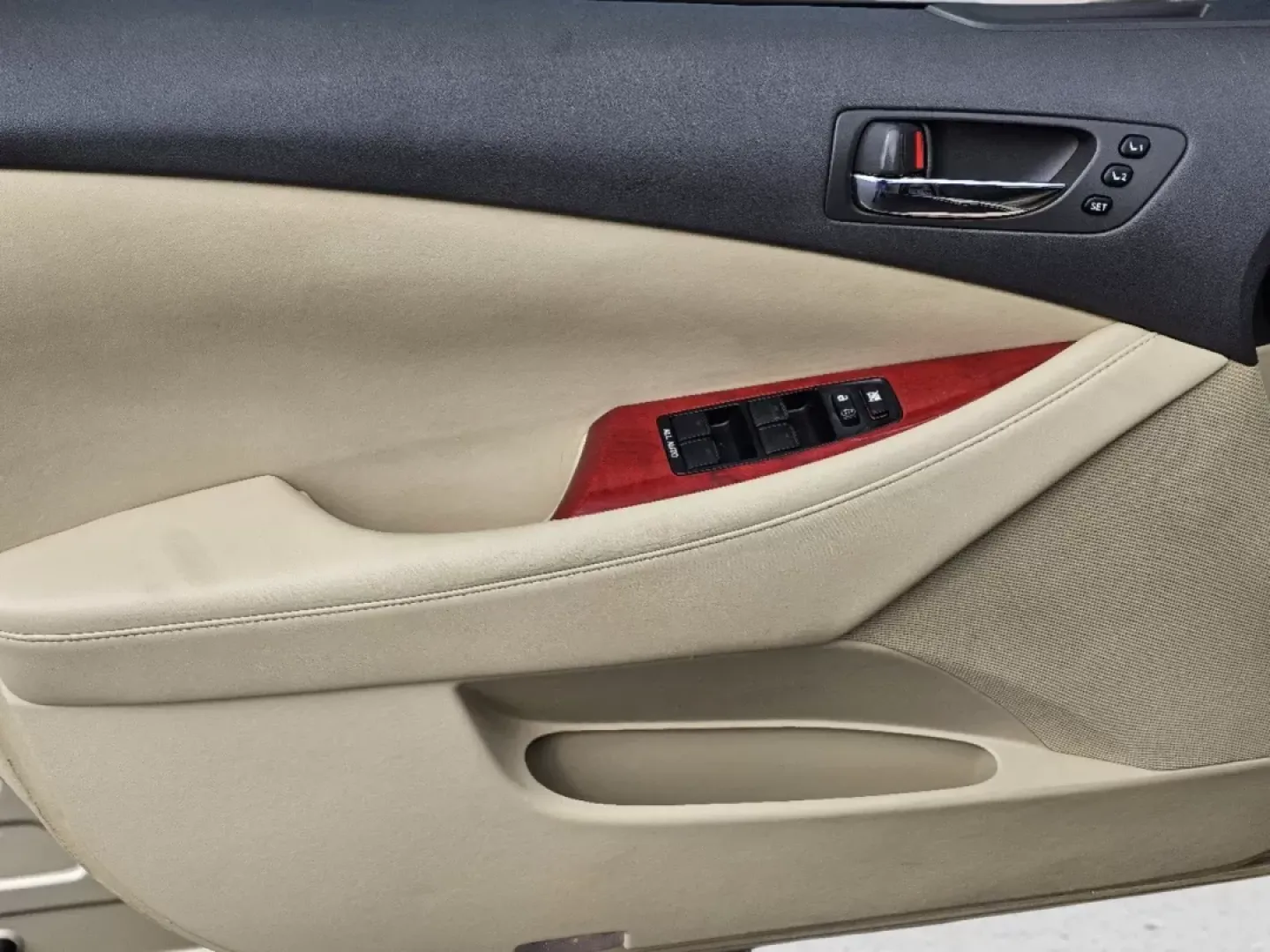 2008 Lexus ES 350 (JTHBJ46G282) with an Other engine, located at 3959 U.S. 80 W, Phenix City, AL, 36870, (334) 297-4885, 32.469296, -85.135185 - Imagine gliding along the scenic roads of Phenix City, AL, surrounded by family and friends in a vehicle that combines luxury with reliability-the 2008 Lexus ES 350. Whether you're commuting to work, running errands, or embarking on weekend getaways, this sedan is your ideal travel companion. With i - Photo#8