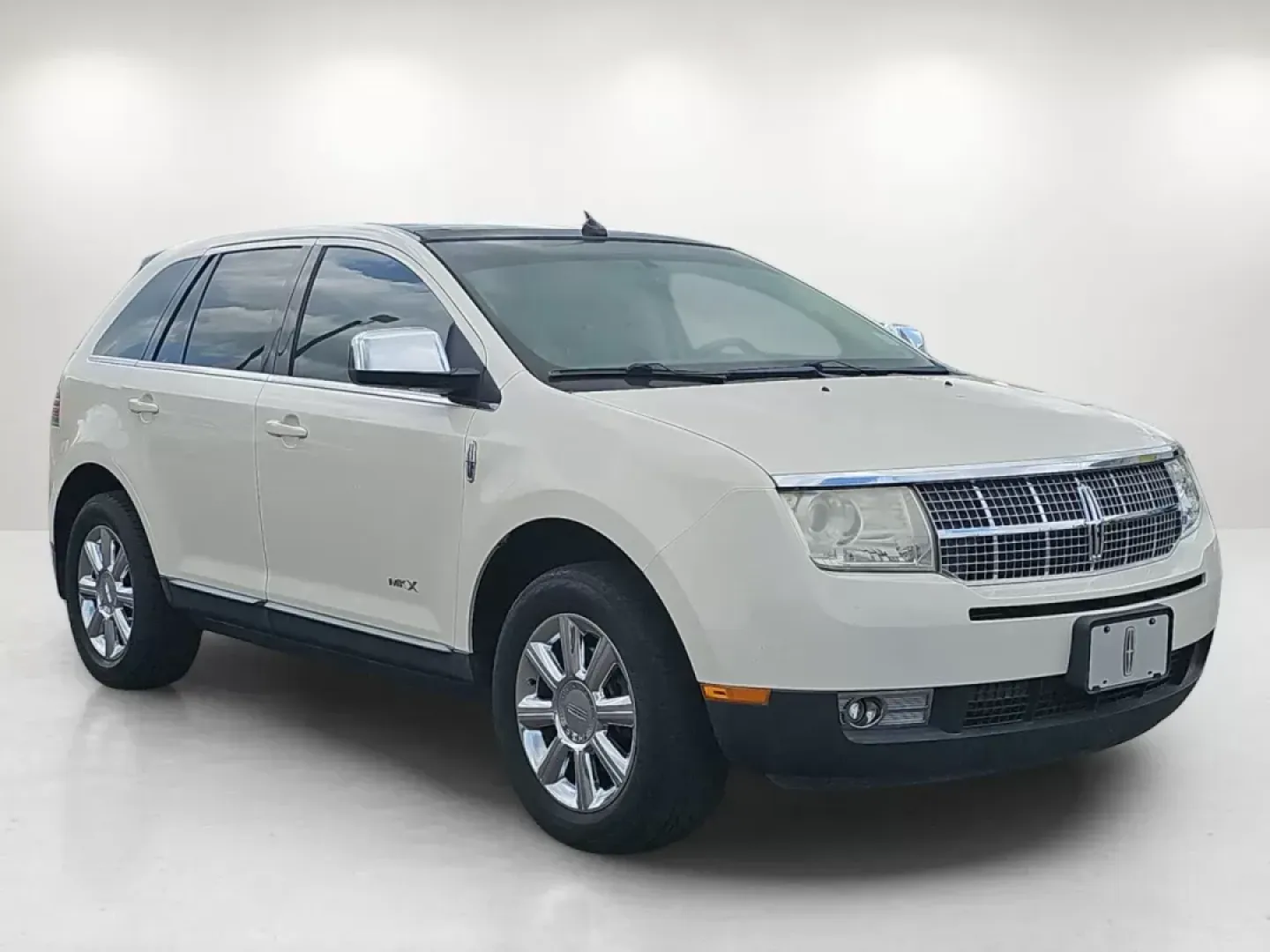 2008 Lincoln MKX (2LMDU68C88B) with an Other engine, located at 521 Old Farm Lane Rd, Prattville, AL, 36066, (334) 325-1505, 32.482460, -86.416367 - **Explore Luxury and Comfort with the 2008 Lincoln MKX at Gils Auto in Prattville, AL!**<br /> <br /> Are you searching for a vehicle that effortlessly combines comfort, style, and practicality? Look no further than the 2008 Lincoln MKX, available now at Gils Auto in Prattville, AL! This stylish sta - Photo#2