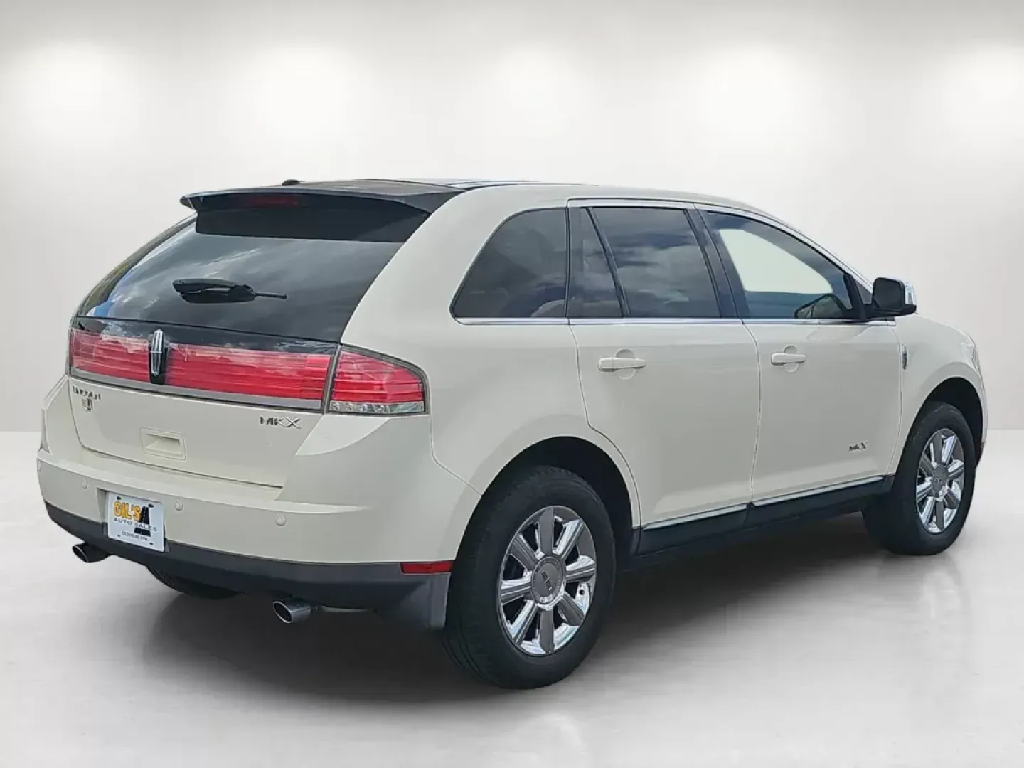 2008 Lincoln MKX (2LMDU68C88B) with an Other engine, located at 521 Old Farm Lane Rd, Prattville, AL, 36066, (334) 325-1505, 32.482460, -86.416367 - **Explore Luxury and Comfort with the 2008 Lincoln MKX at Gils Auto in Prattville, AL!**<br /> <br /> Are you searching for a vehicle that effortlessly combines comfort, style, and practicality? Look no further than the 2008 Lincoln MKX, available now at Gils Auto in Prattville, AL! This stylish sta - Photo#4