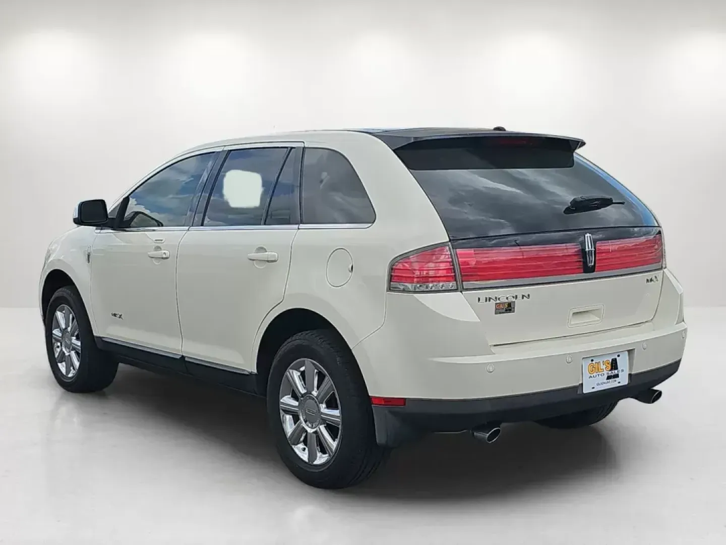 2008 Lincoln MKX (2LMDU68C88B) with an Other engine, located at 521 Old Farm Lane Rd, Prattville, AL, 36066, (334) 325-1505, 32.482460, -86.416367 - **Explore Luxury and Comfort with the 2008 Lincoln MKX at Gils Auto in Prattville, AL!**<br /> <br /> Are you searching for a vehicle that effortlessly combines comfort, style, and practicality? Look no further than the 2008 Lincoln MKX, available now at Gils Auto in Prattville, AL! This stylish sta - Photo#6