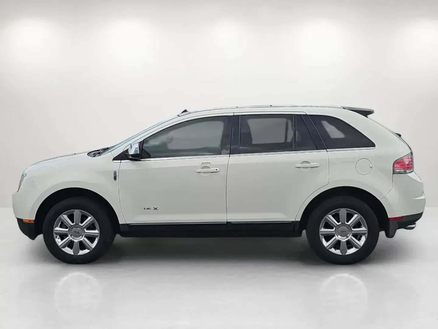 2008 Lincoln MKX (2LMDU68C88B) with an Other engine, located at 521 Old Farm Lane Rd, Prattville, AL, 36066, (334) 325-1505, 32.482460, -86.416367 - **Explore Luxury and Comfort with the 2008 Lincoln MKX at Gils Auto in Prattville, AL!**<br /> <br /> Are you searching for a vehicle that effortlessly combines comfort, style, and practicality? Look no further than the 2008 Lincoln MKX, available now at Gils Auto in Prattville, AL! This stylish sta - Photo#7