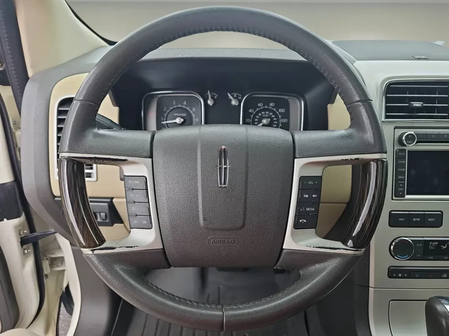 2008 Lincoln MKX (2LMDU68C88B) with an Other engine, located at 521 Old Farm Lane Rd, Prattville, AL, 36066, (334) 325-1505, 32.482460, -86.416367 - **Explore Luxury and Comfort with the 2008 Lincoln MKX at Gils Auto in Prattville, AL!**<br /> <br /> Are you searching for a vehicle that effortlessly combines comfort, style, and practicality? Look no further than the 2008 Lincoln MKX, available now at Gils Auto in Prattville, AL! This stylish sta - Photo#11