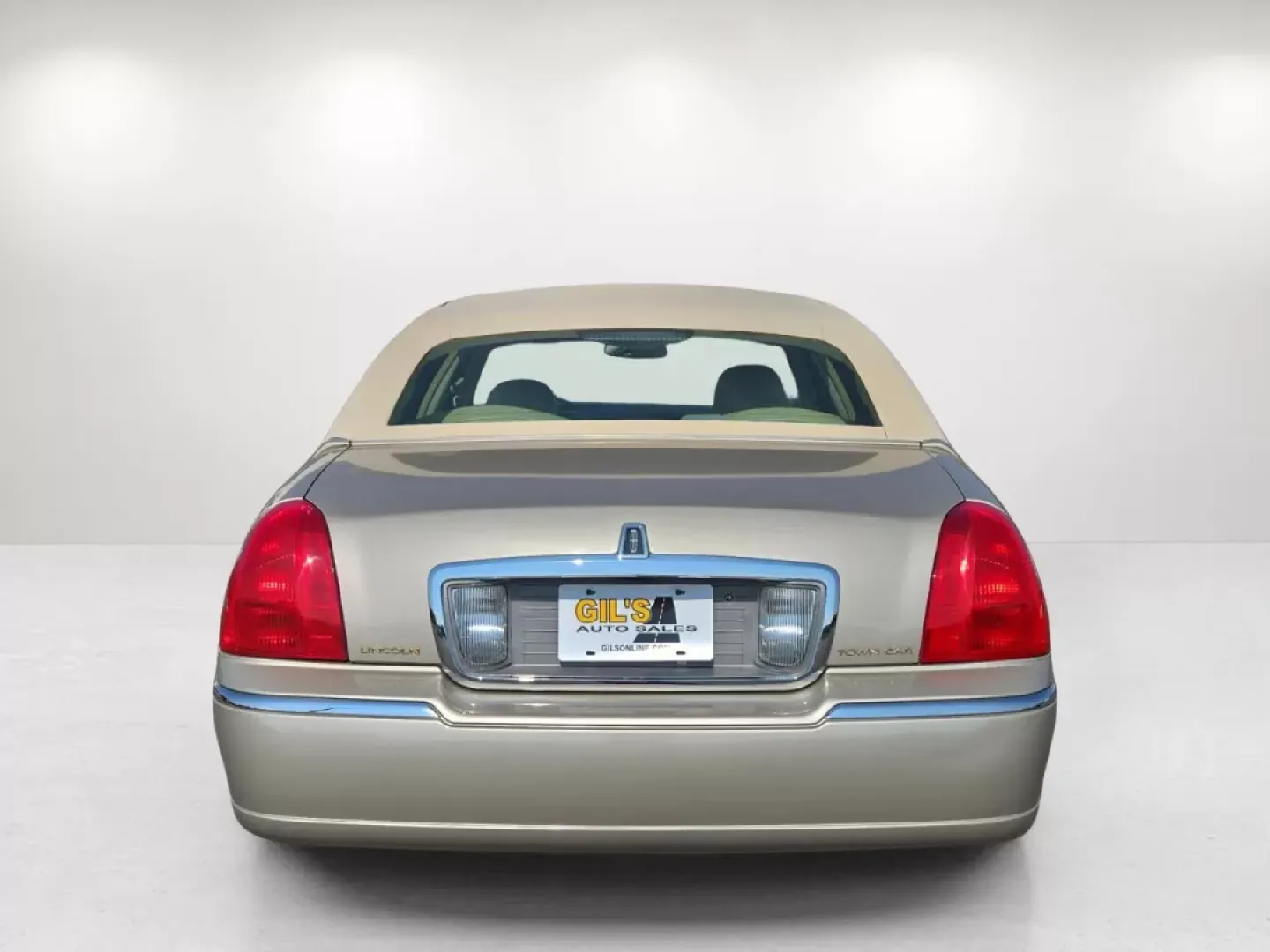 2008 Lincoln Town Car Limited (2LNHM82V08X) with an Other engine, located at 3959 U.S. 80 W, Phenix City, AL, 36870, (334) 297-4885, 32.469296, -85.135185 - 2008 Lincoln Town Car Limited - Photo#6