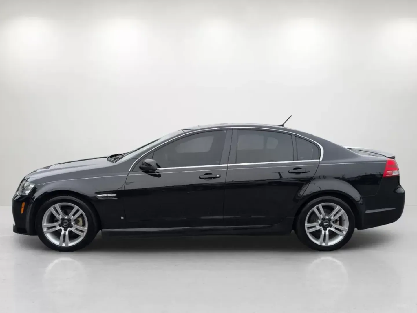 2008 Panther Black Metallic /Onyx Pontiac G8 (6G2ER57798L) with an Gas V6 3.6L/217 engine, 5-Speed Automatic w/OD, Electronic transmission, located at 7000 Northlake Connector, Columbus, GA, 31904, (706) 987-8085, 32.524975, -84.978134 - 2008 Pontiac G8 - Photo#7