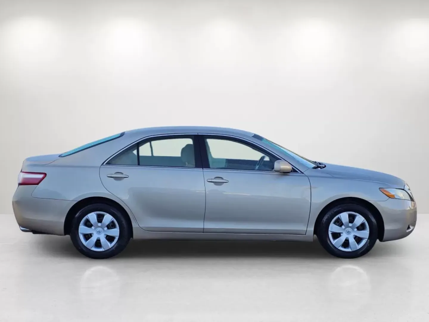 2008 Toyota Camry LE (4T1BK46K18U) with an Other engine, located at 7000 Northlake Connector, Columbus, GA, 31904, (706) 987-8085, 32.524975, -84.978134 - Are you in search of a reliable and stylish vehicle that fits seamlessly into your everyday lifestyle? Look no further than this 2008 Toyota Camry, perfect for both urban commuting and family adventures. This versatile sedan combines comfort, efficiency, and safety, making it ideal for growing famil - Photo#4