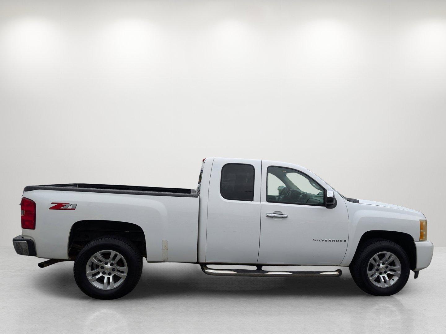 2009 /Dark Titanium Chevrolet Silverado 1500 Work Truck (1GCEC19039Z) with an Gas/Ethanol V8 5.3L/323 engine, 4-Speed Automatic w/OD transmission, located at 3959 U.S. 80 W, Phenix City, AL, 36870, (334) 297-4885, 32.469296, -85.135185 - 2009 Chevrolet Silverado 1500 Work Truck - Photo#4