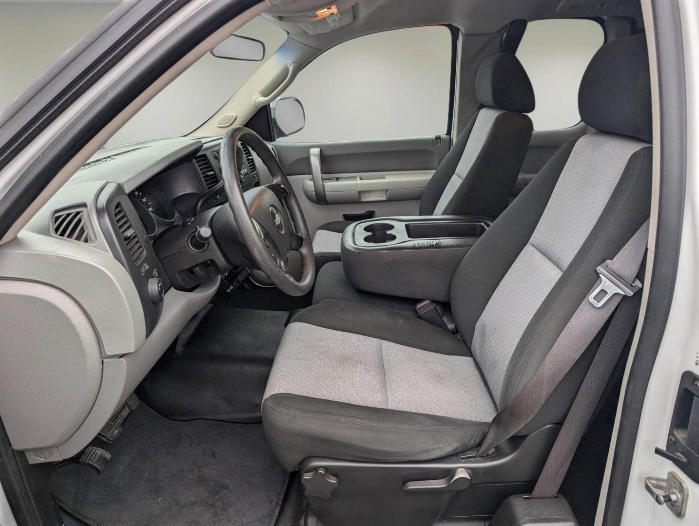 2009 /Dark Titanium Chevrolet Silverado 1500 Work Truck (1GCEC19039Z) with an Gas/Ethanol V8 5.3L/323 engine, 4-Speed Automatic w/OD transmission, located at 3959 U.S. 80 W, Phenix City, AL, 36870, (334) 297-4885, 32.469296, -85.135185 - 2009 Chevrolet Silverado 1500 Work Truck - Photo#10