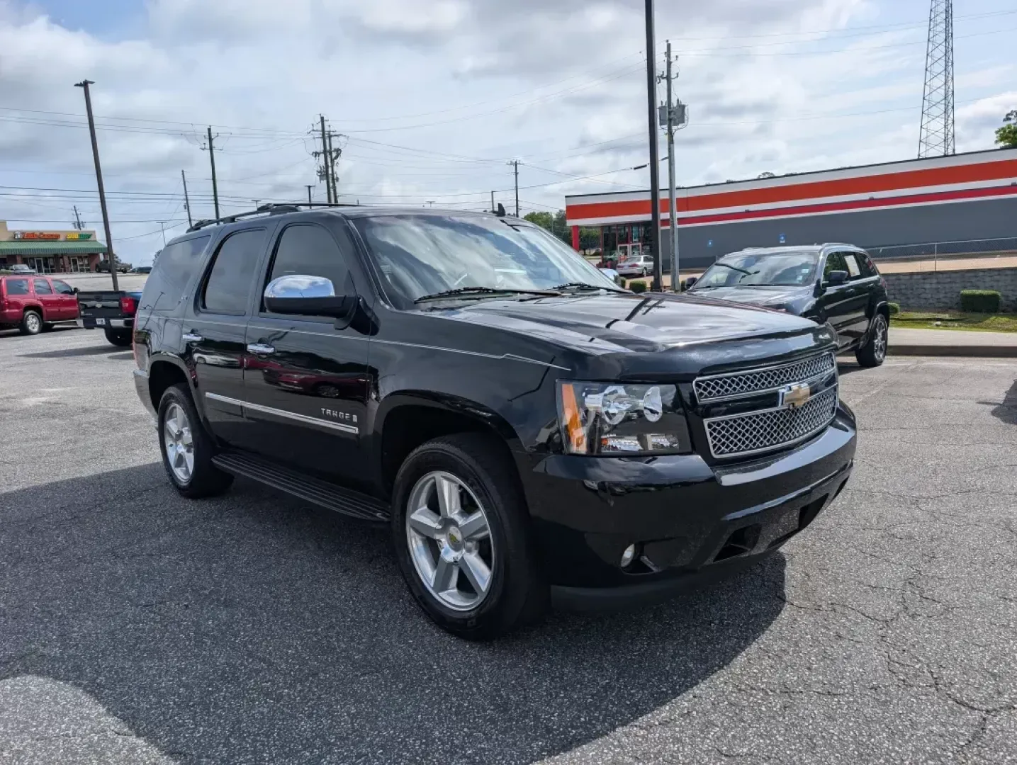 2009 /Light Cashmere/Dark Cashmere Chevrolet Tahoe LTZ (1GNFC33009R) with an Gas/Ethanol V8 5.3L/323 engine, 6-Speed Automatic w/OD transmission, located at 3959 U.S. 80 W, Phenix City, AL, 36870, (334) 297-4885, 32.469296, -85.135185 - 2009 Chevrolet Tahoe LTZ - Photo#2